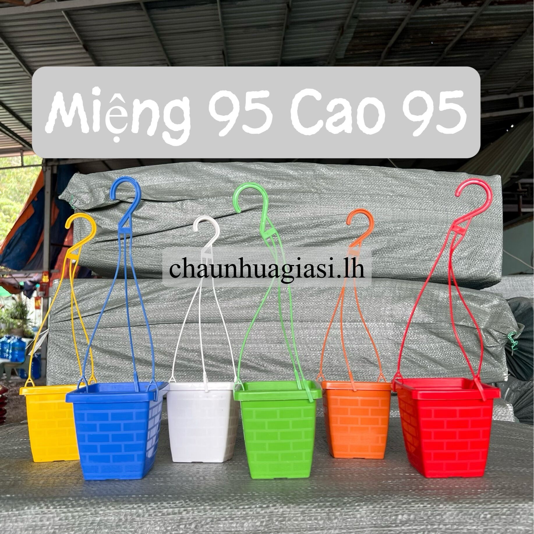 Chậu nhựa treo vuông mini