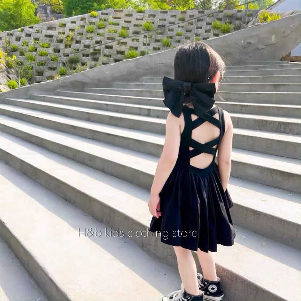 Váy thiết kế cho bé gái