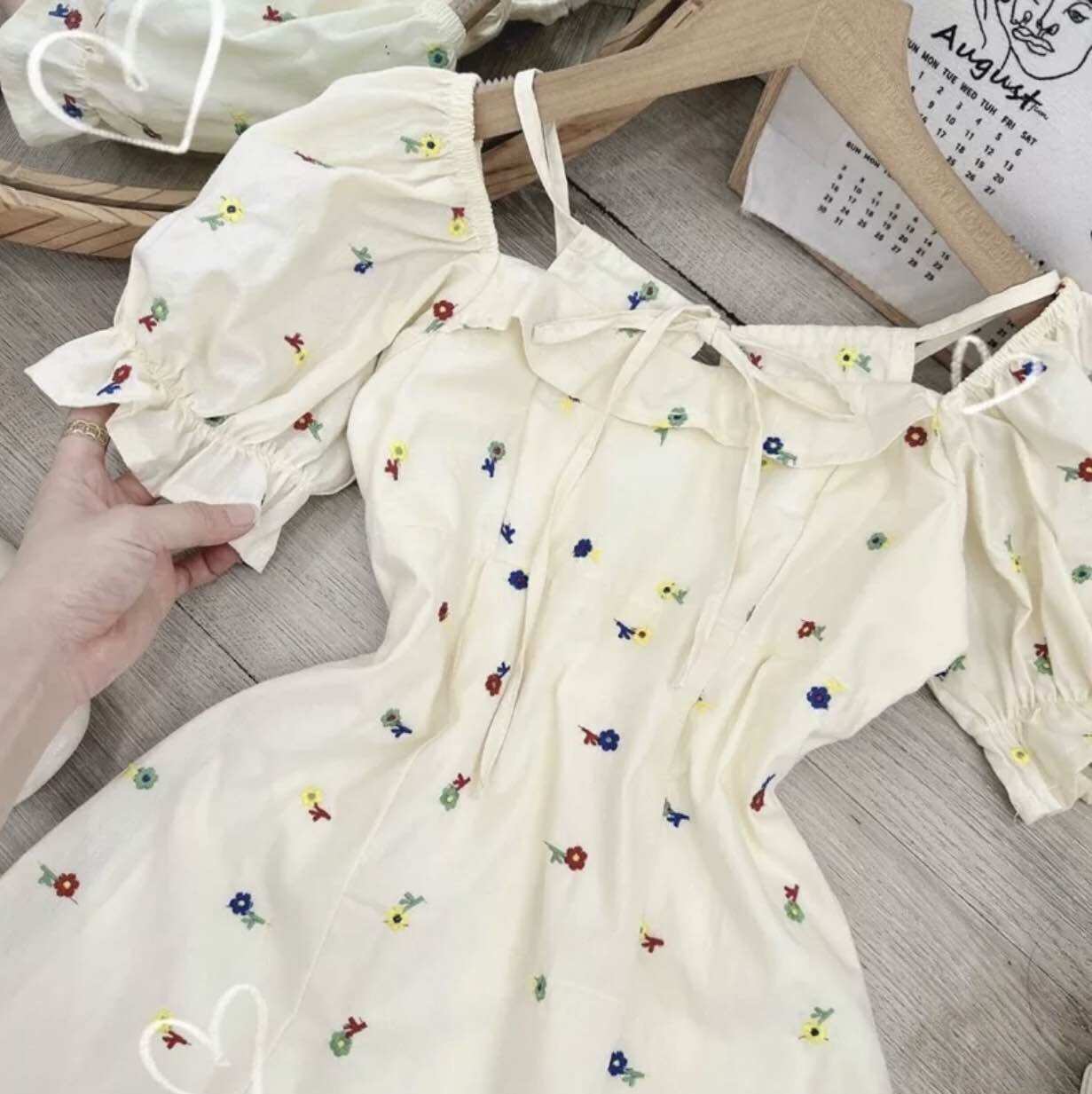 Đầm xô thêu trễ vai nữ phom xuông
