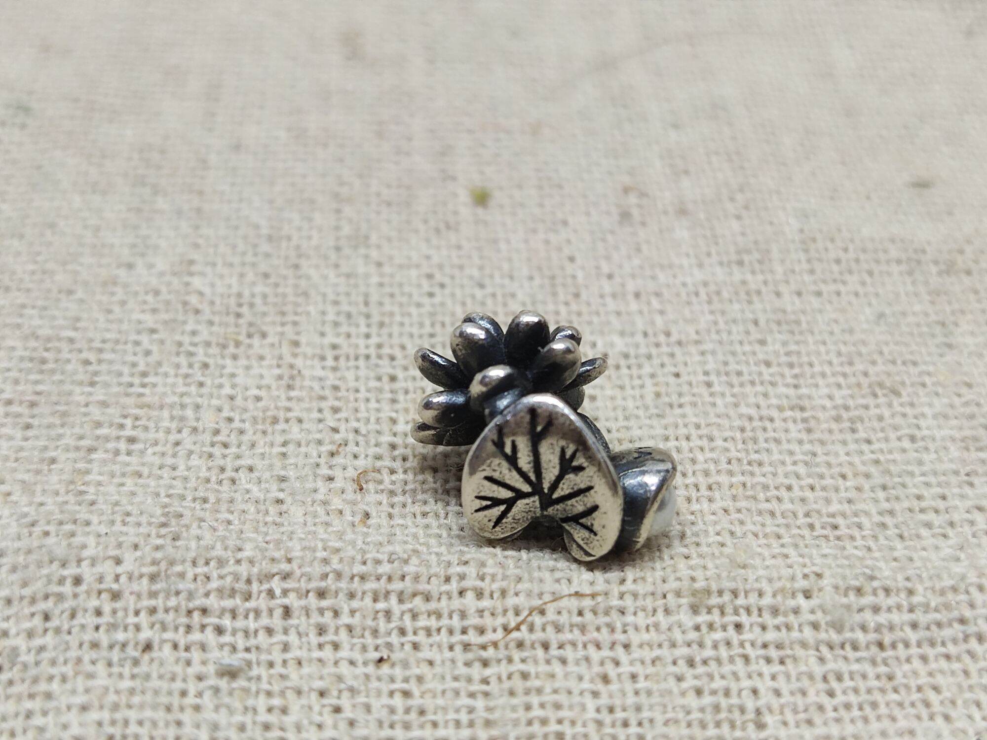GauBee Charm bạc 925 hoa sen bạc tb - hoa tháng 7