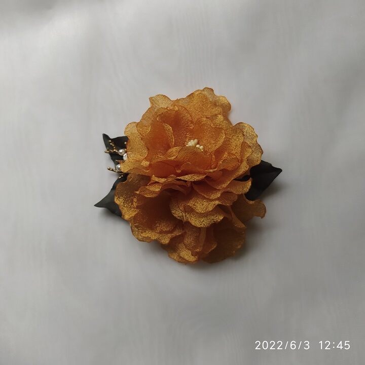 Hoa cài áo handmade Canto màu vàng
