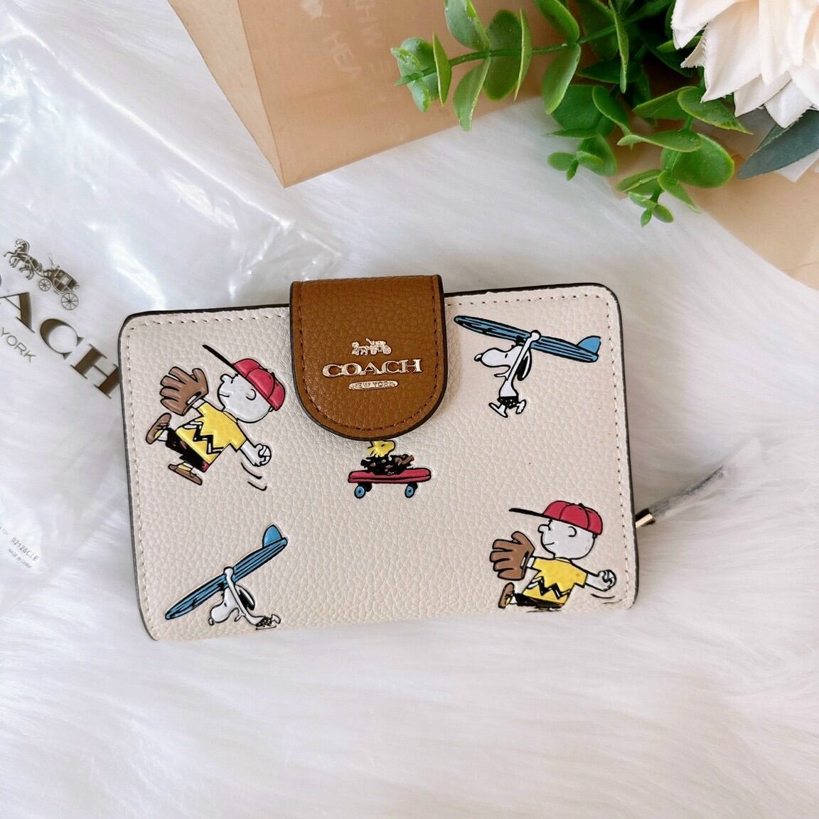 Ví C0ach zip wallet họa tiết siêu cưng