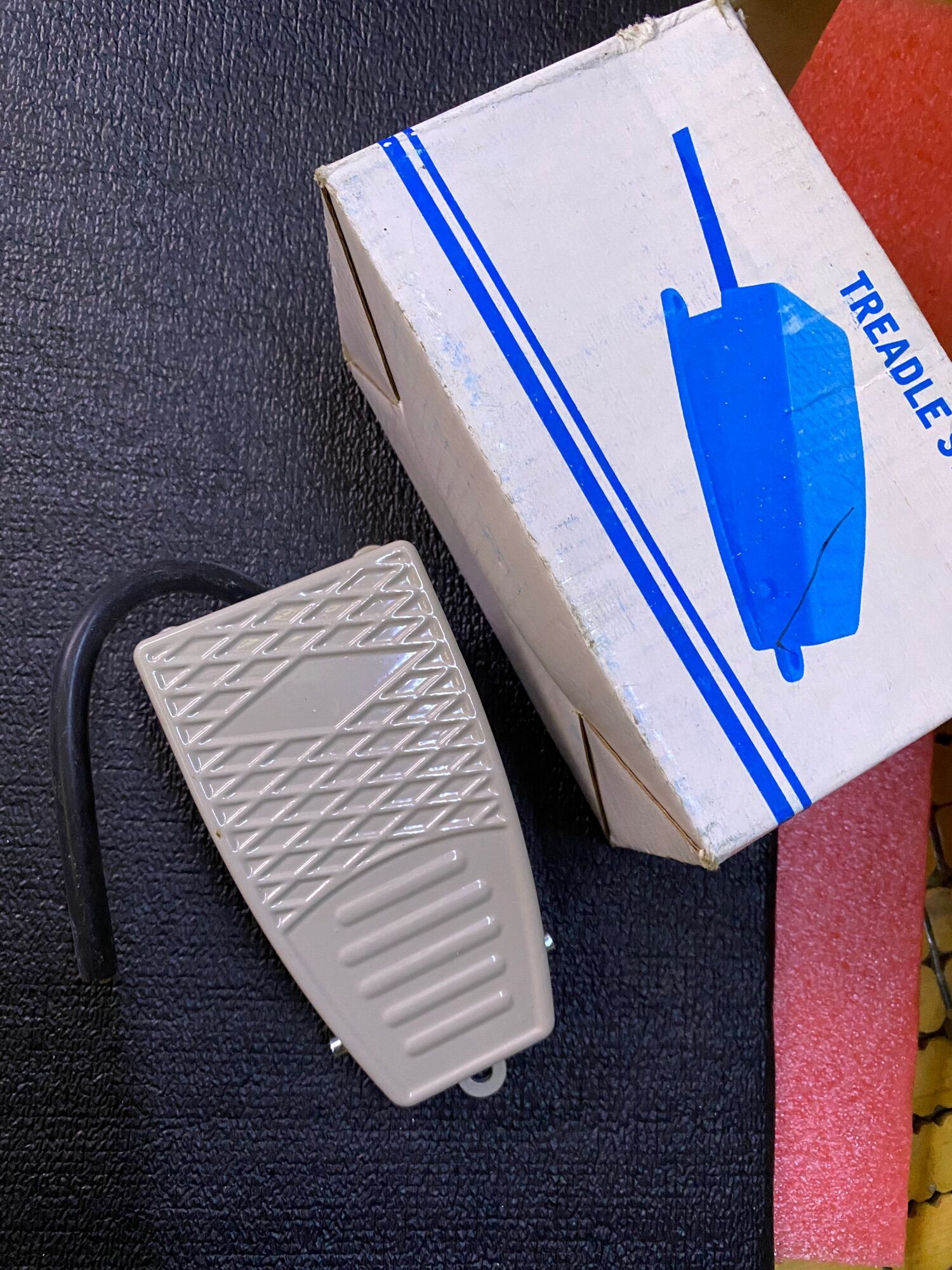 Bàn đạp máy may nhựa EKW-5 A