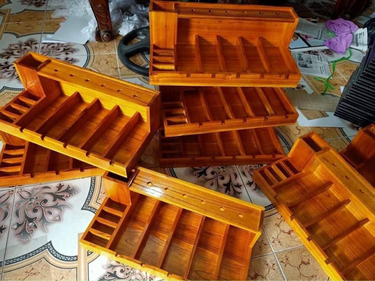 Khay gỗ xoan đựng tông đơ và kéo cắt tóc