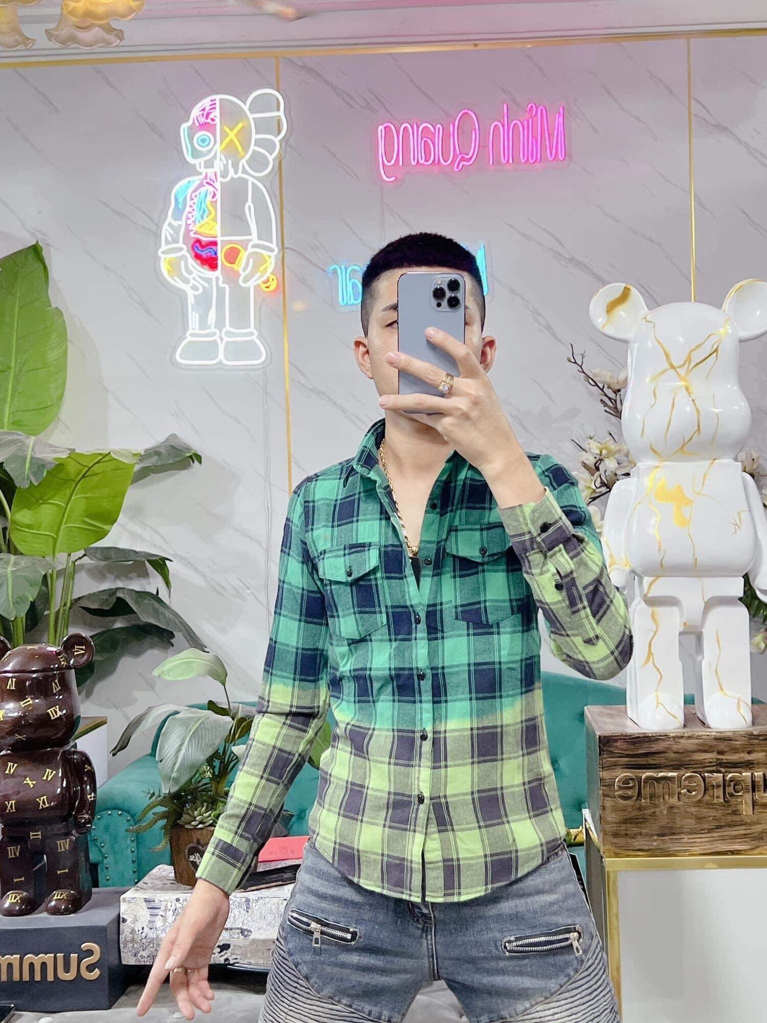 Áo Sơ Mi Loang Màu Rách Gấu