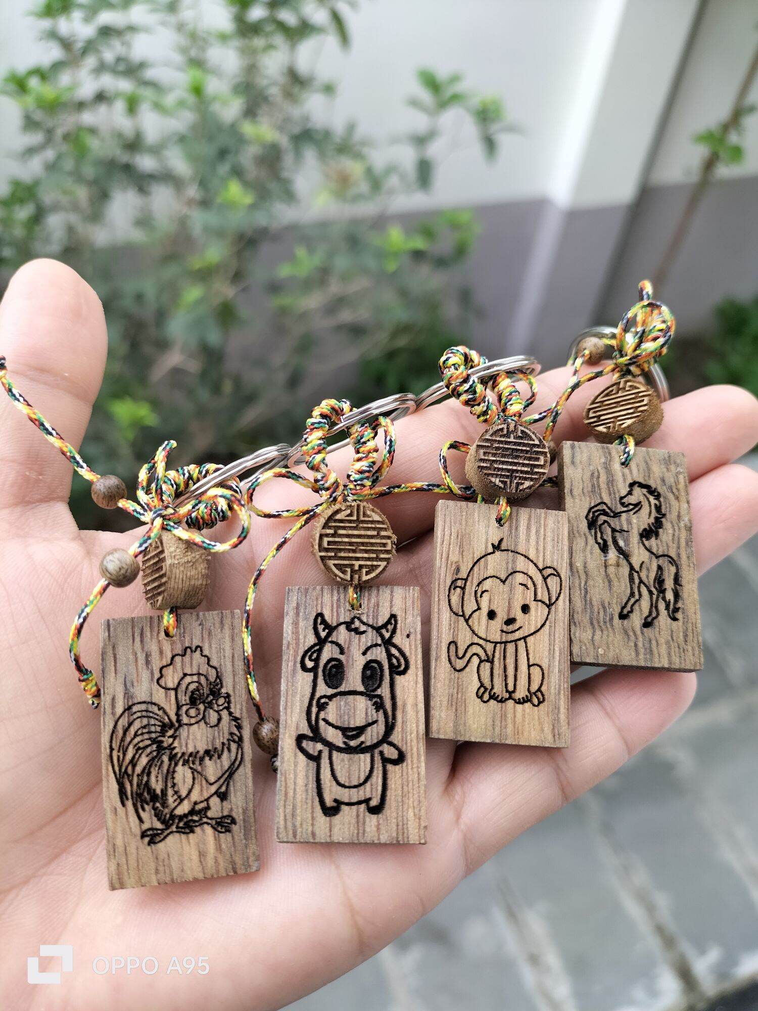Móc khoá trầm hương khắc lazer 12 con giáp chibi