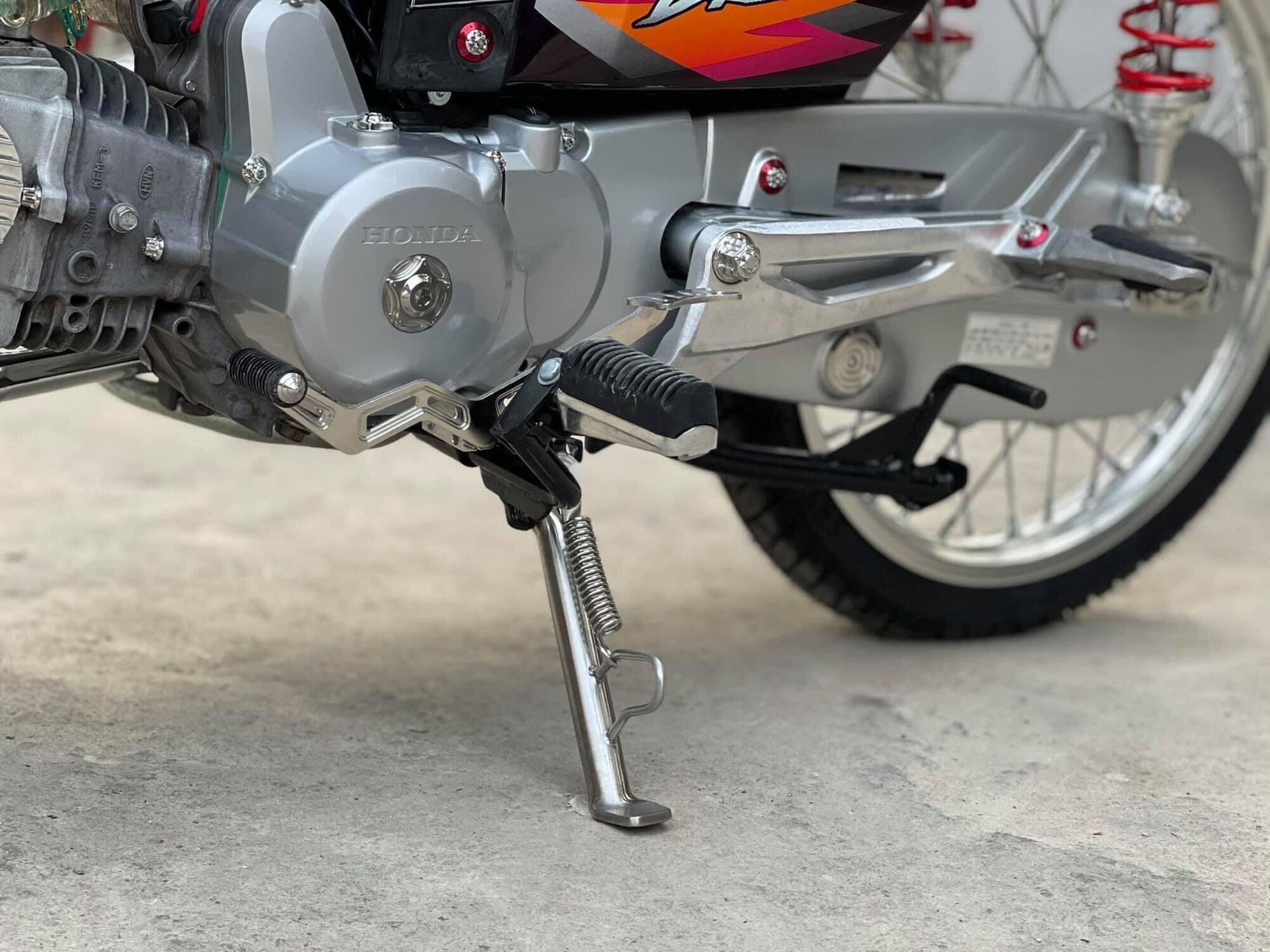 [HCM]Gác chân máy xếp các dòng xe số honda