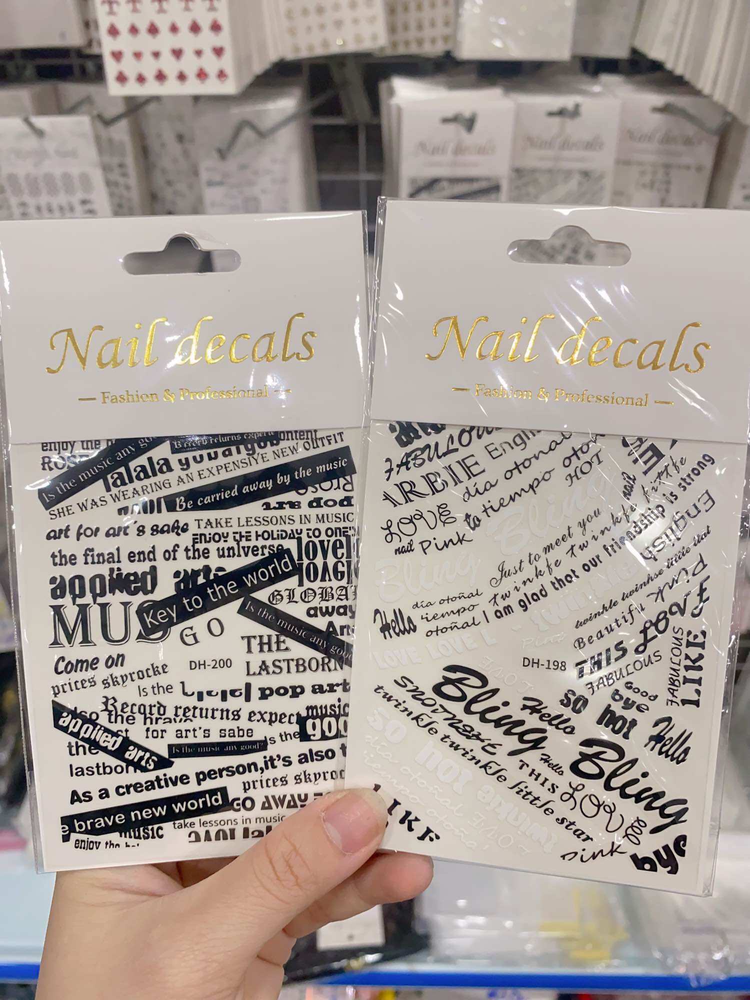 STICKER DÁN THƯƠNG HIỆU 2 TẤM/10k