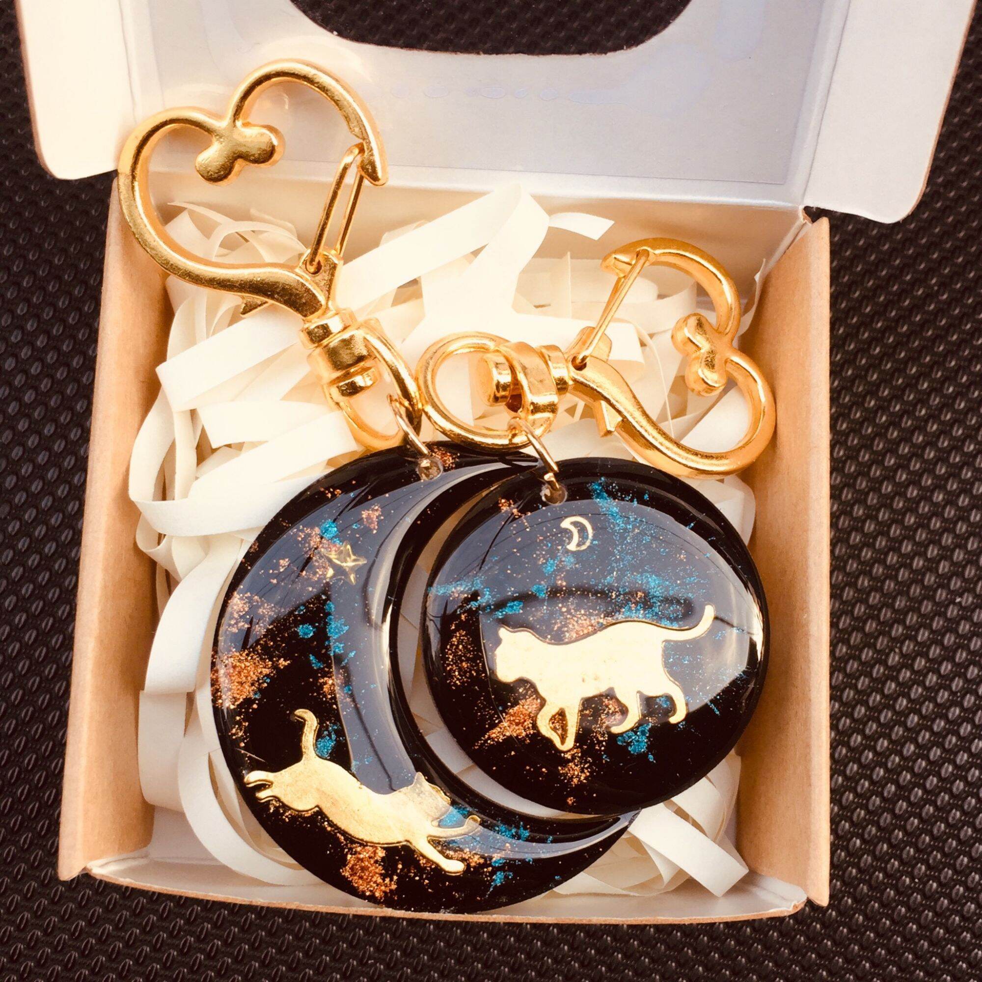 Móc khóa cặp đôi Mèo may mắn(thêm tên, ngày kỉ niệm theo yêu cầu) key chain handmade Lilande