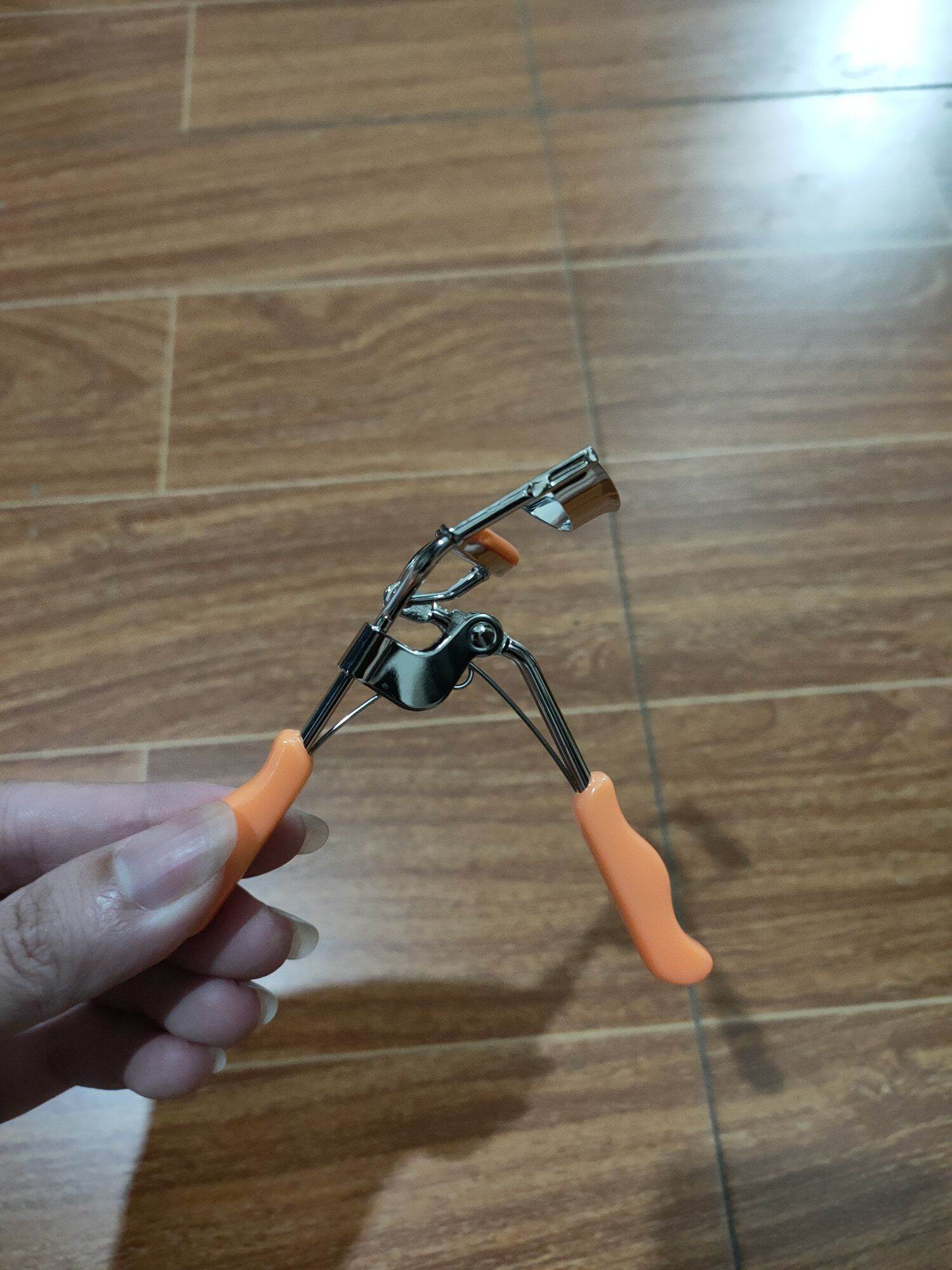 Son dưỡng hồng môi vaselin
