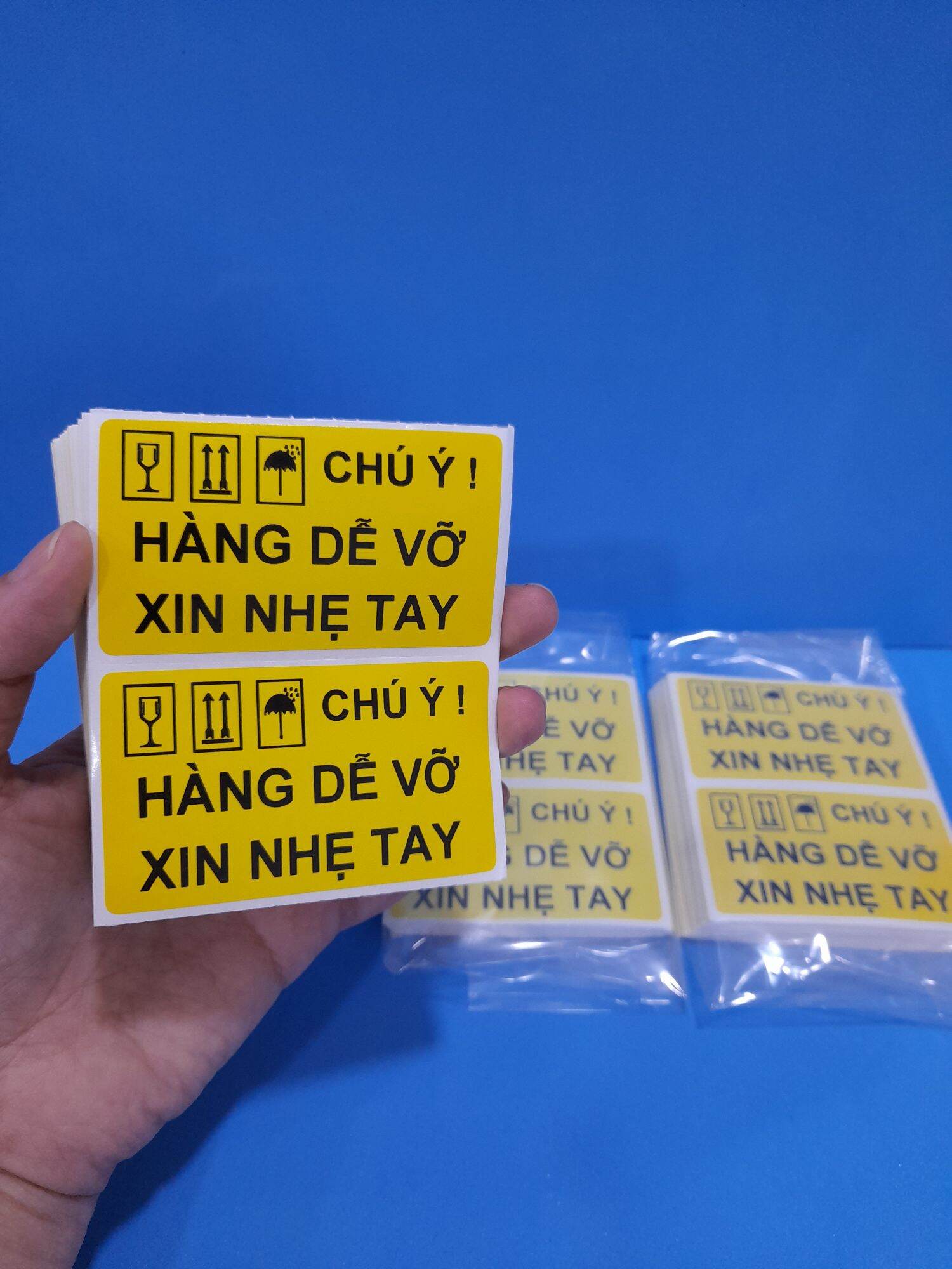 Combo 100 Tem decal Hàng dễ vỡ kích thước 7x4cm
