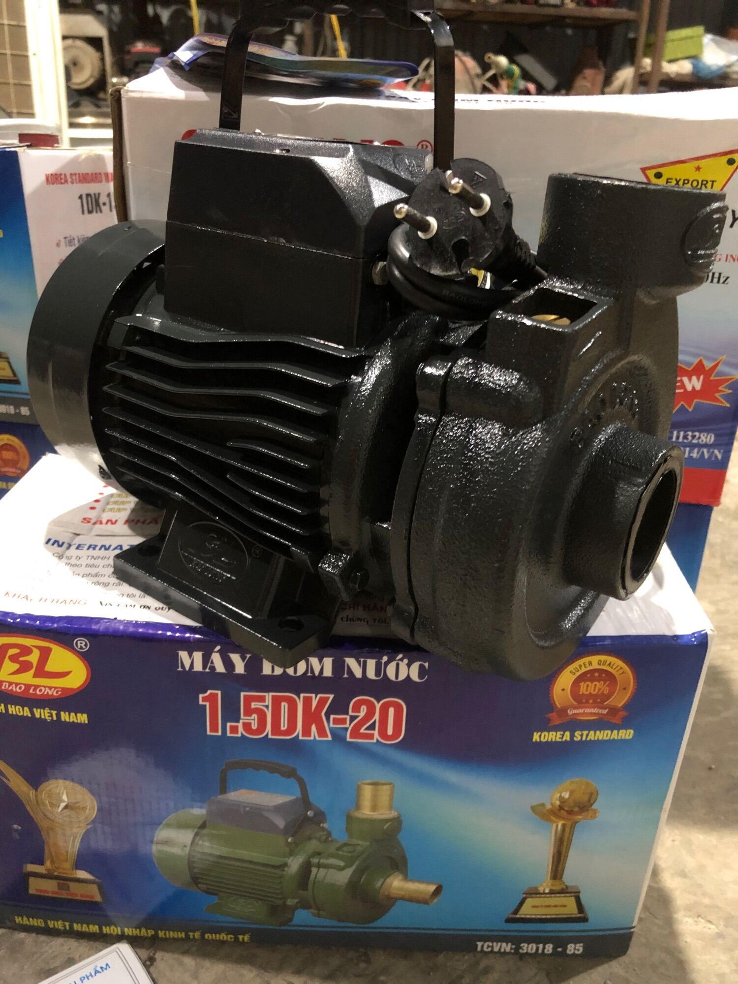 Máy bơm nước Bảo Long 750w - bơm ly tâm cá sấu 100% dây đồng bom hut gieng khoan