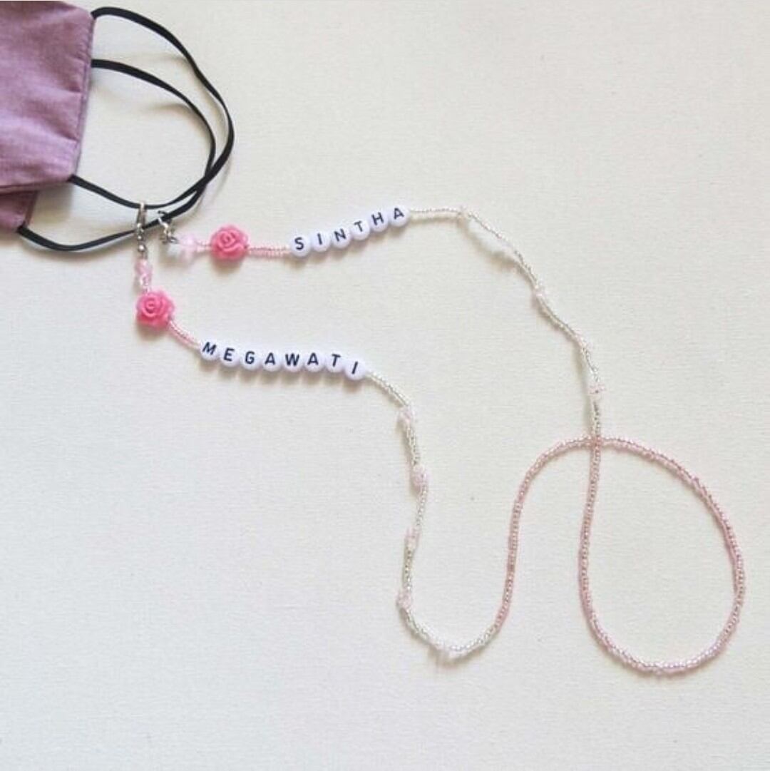 Dây đeo khẩu trang charm rose hồng