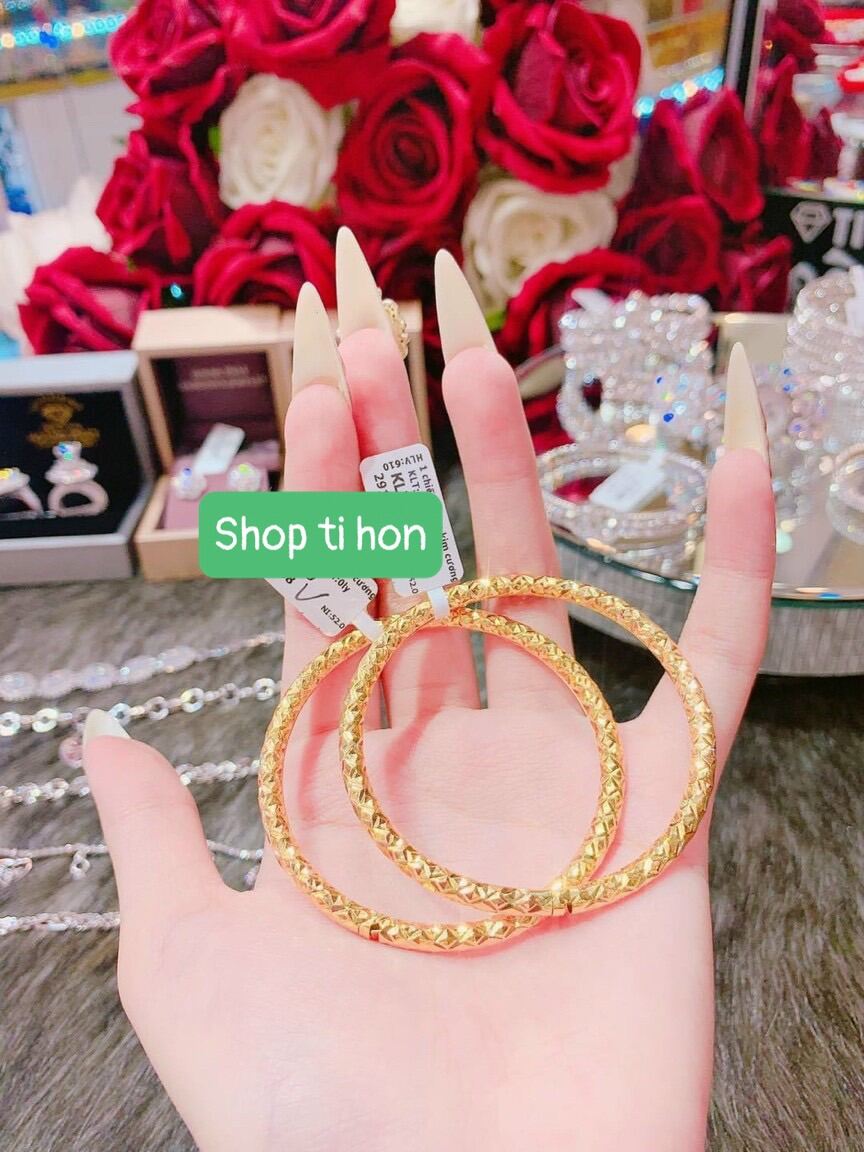 Cặp vòng tay nữ kiểu chạm mạ vàng 18k khoá lưỡi gài