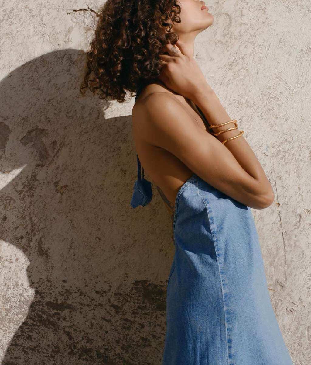 Đầm Zara denim cổ yếm hở lưng sexy