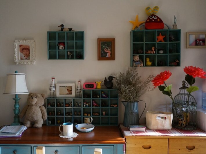 Bộ Đồ Trà Để Bàn Cổ Điển Gỗ Thật Trên Tường Tủ Đựng Đồ Ô Vuông Kệ Để Cốc Trà Ấm Trà Kệ Để Đồ Ô Vuông Cổ Điển Treo Tường