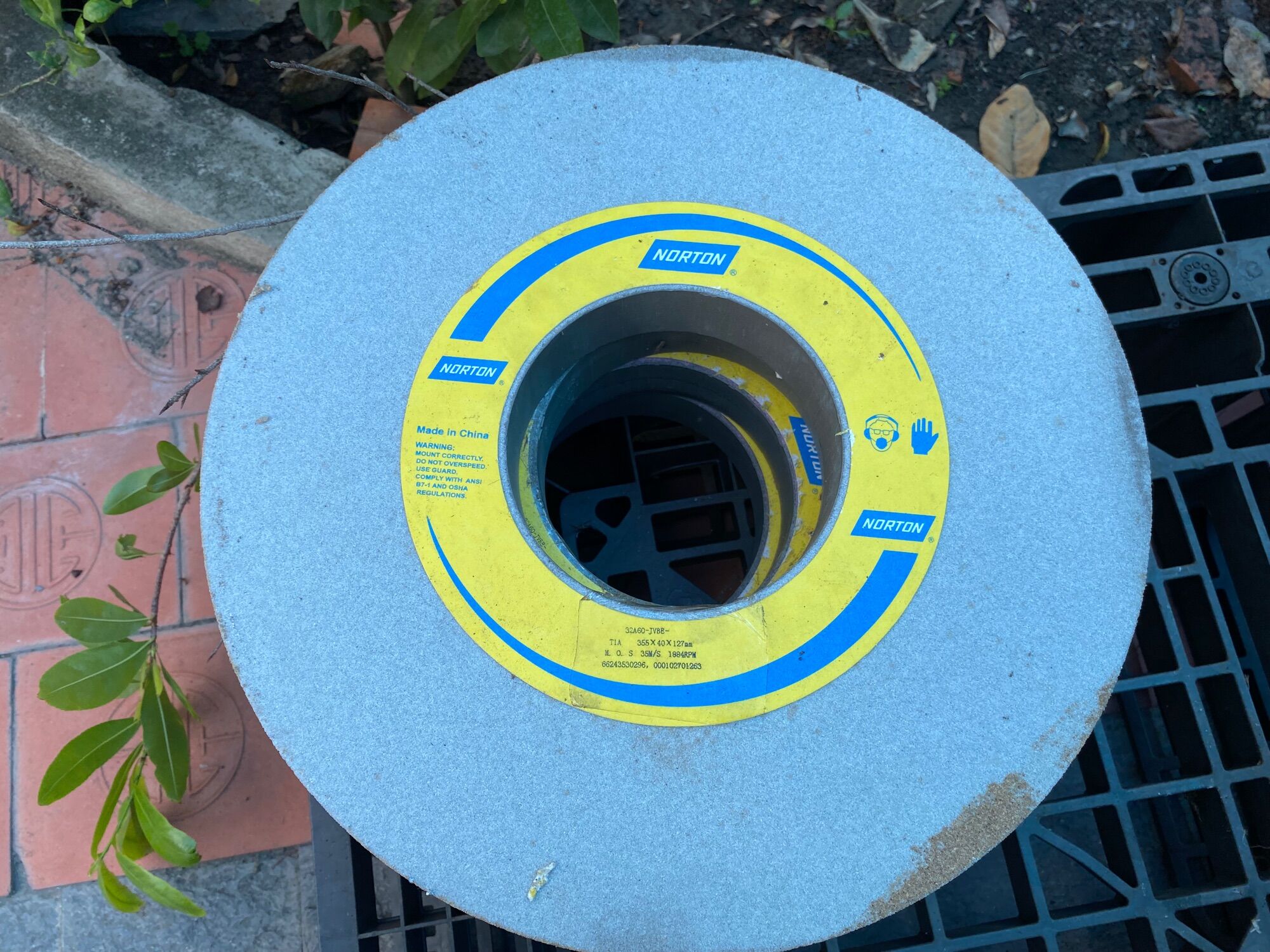 Đá mài phẳng cơ khí 355x40x127mm độ cát 60 đá xám 32A hãng