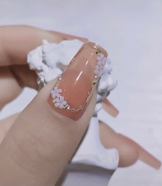 Hoa nhí gắn móng tay