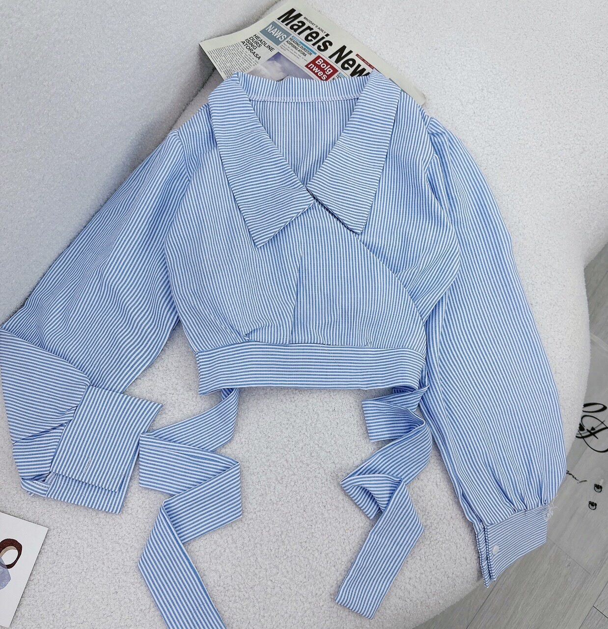 Áo croptop sơ mi ket sọc thắt nơ sau