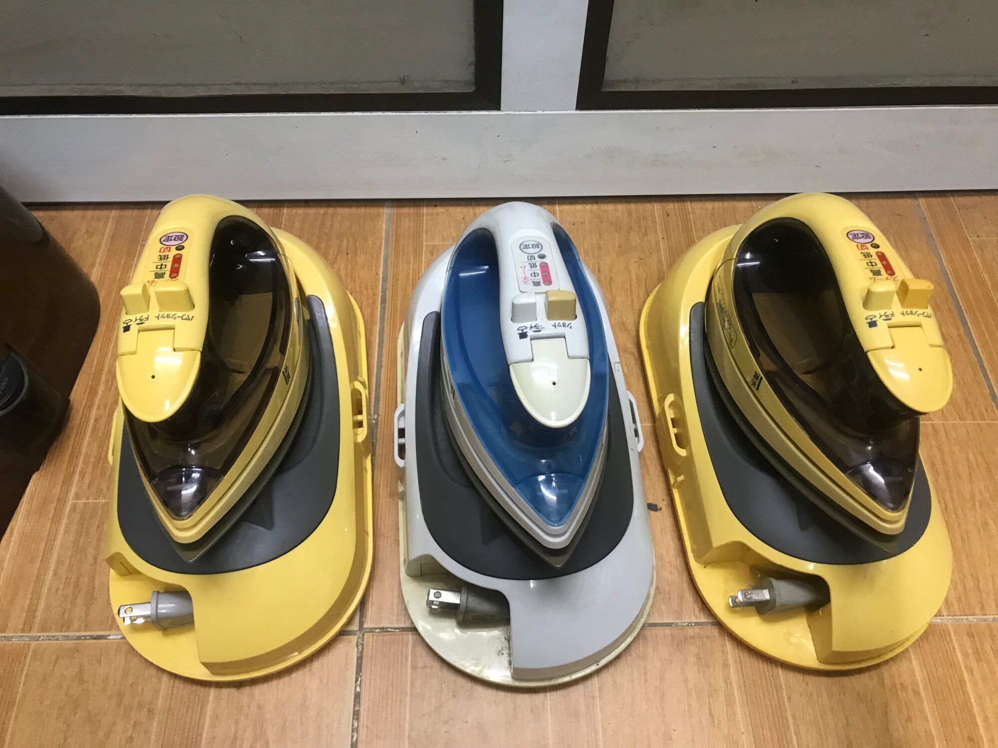Bàn ủi hơi nước, national không dây của nhật