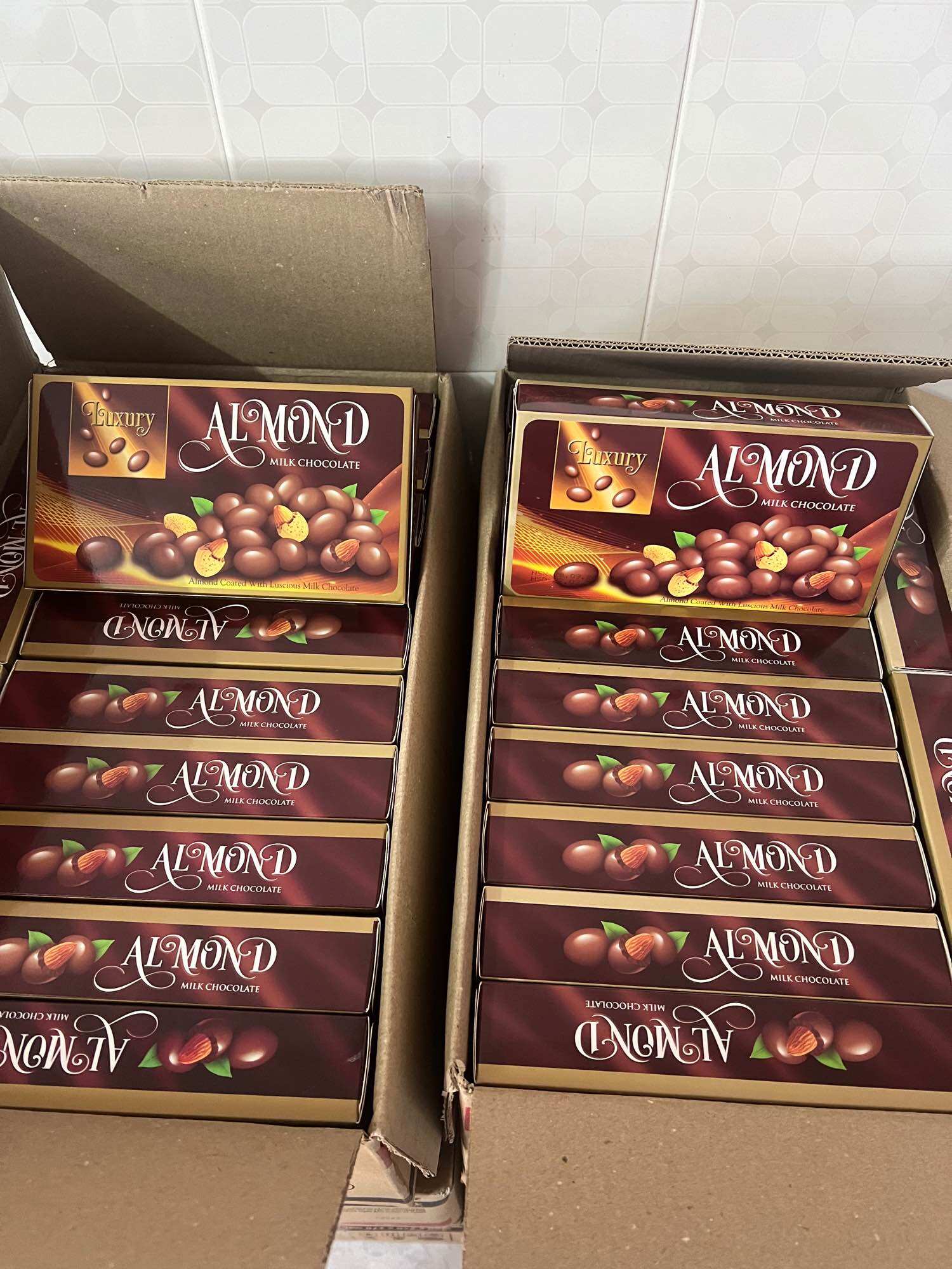 Kẹo Sô Cô La Al Mond Luxury Gold Nhân Hạnh Nhân Hộp 200G