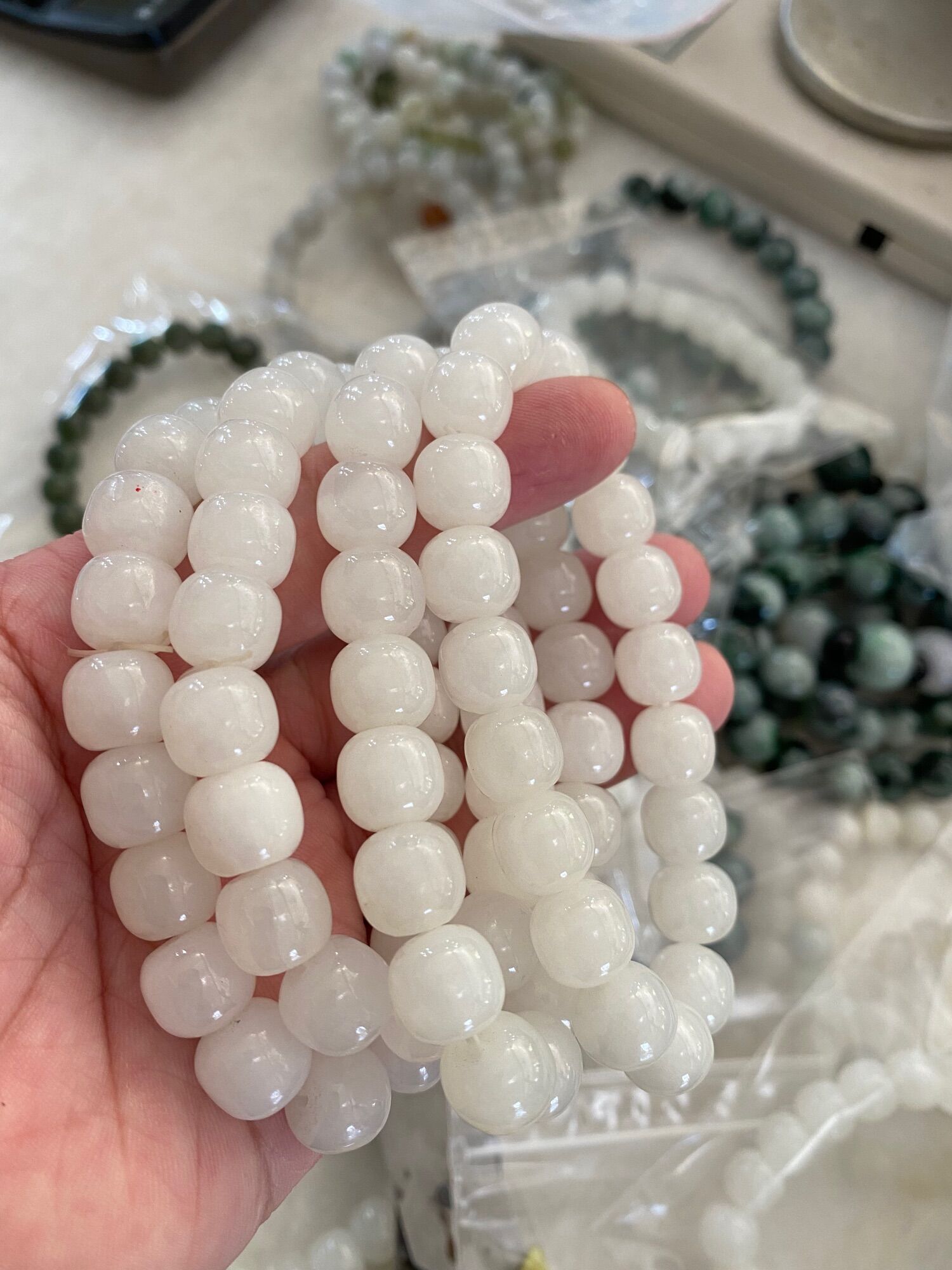 Vòng lu thống bạch Ngọc trong size 10ly.