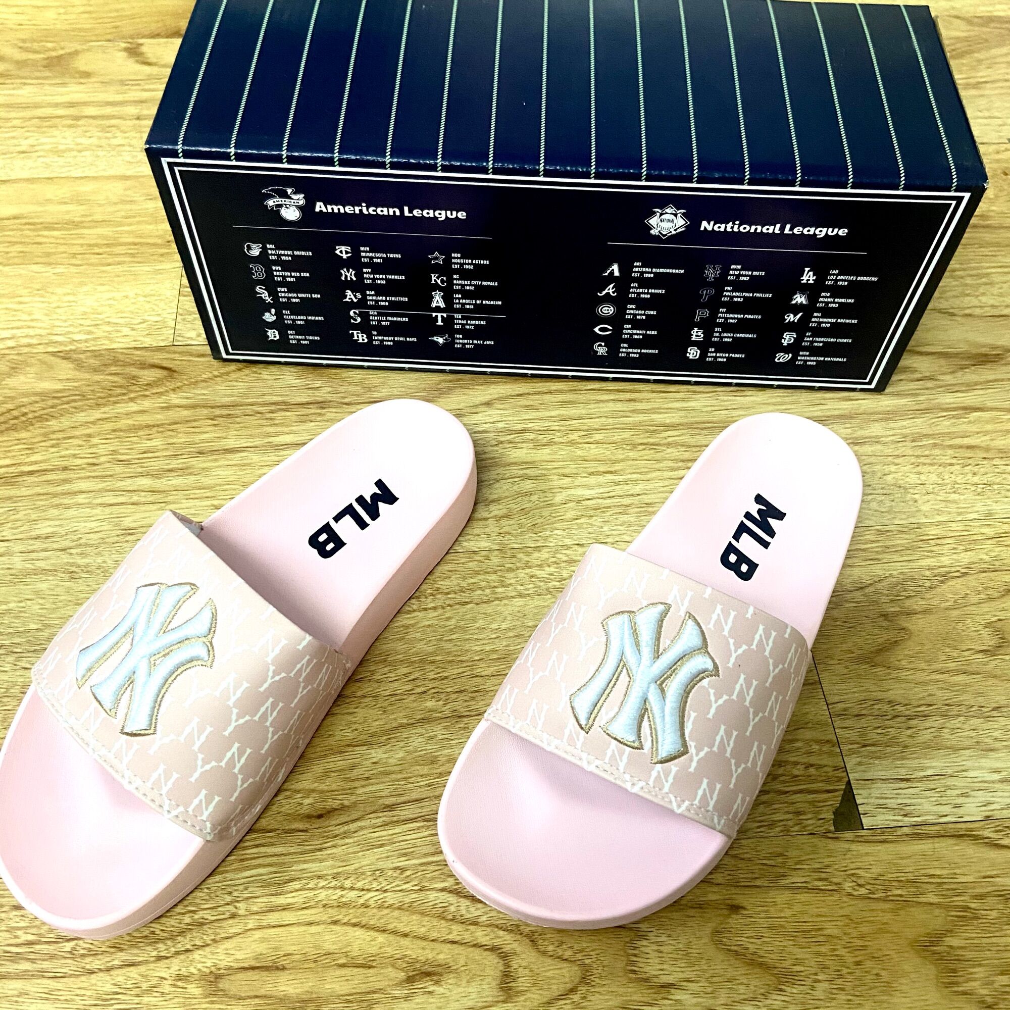 Dép quai ngang MLB nữ siêu cấp (tặng box)