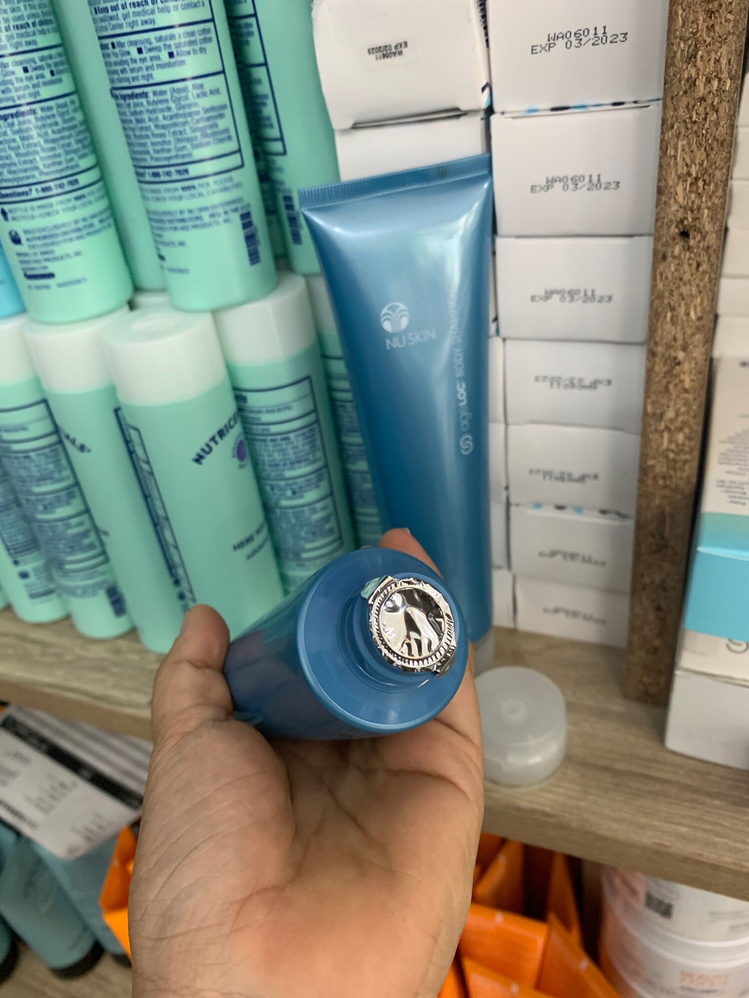 Gel xanh nuskin đánh tan mỡ bụng