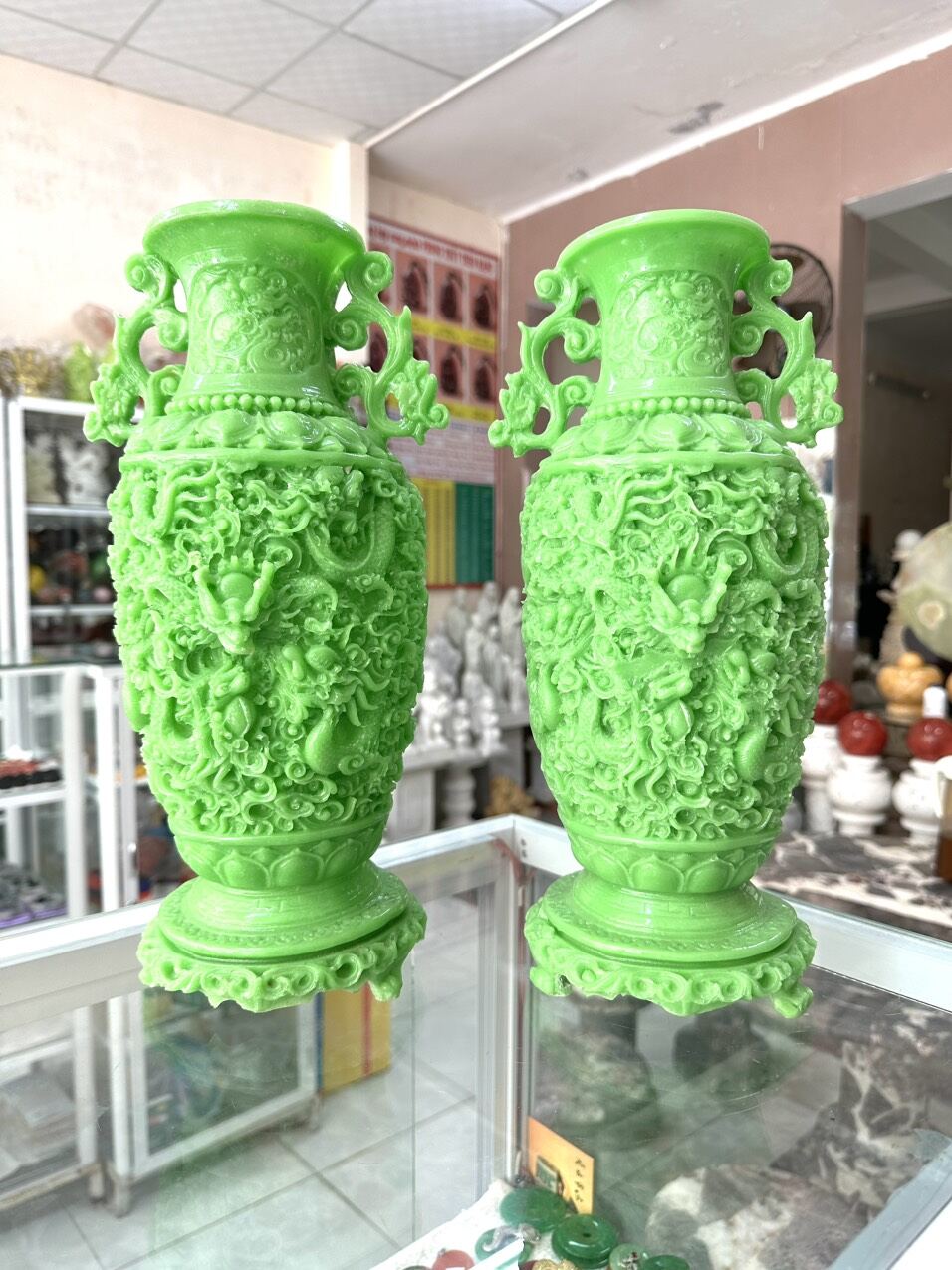 Đôi lọ hoa chạm cửu long đá đúc cao 36cm