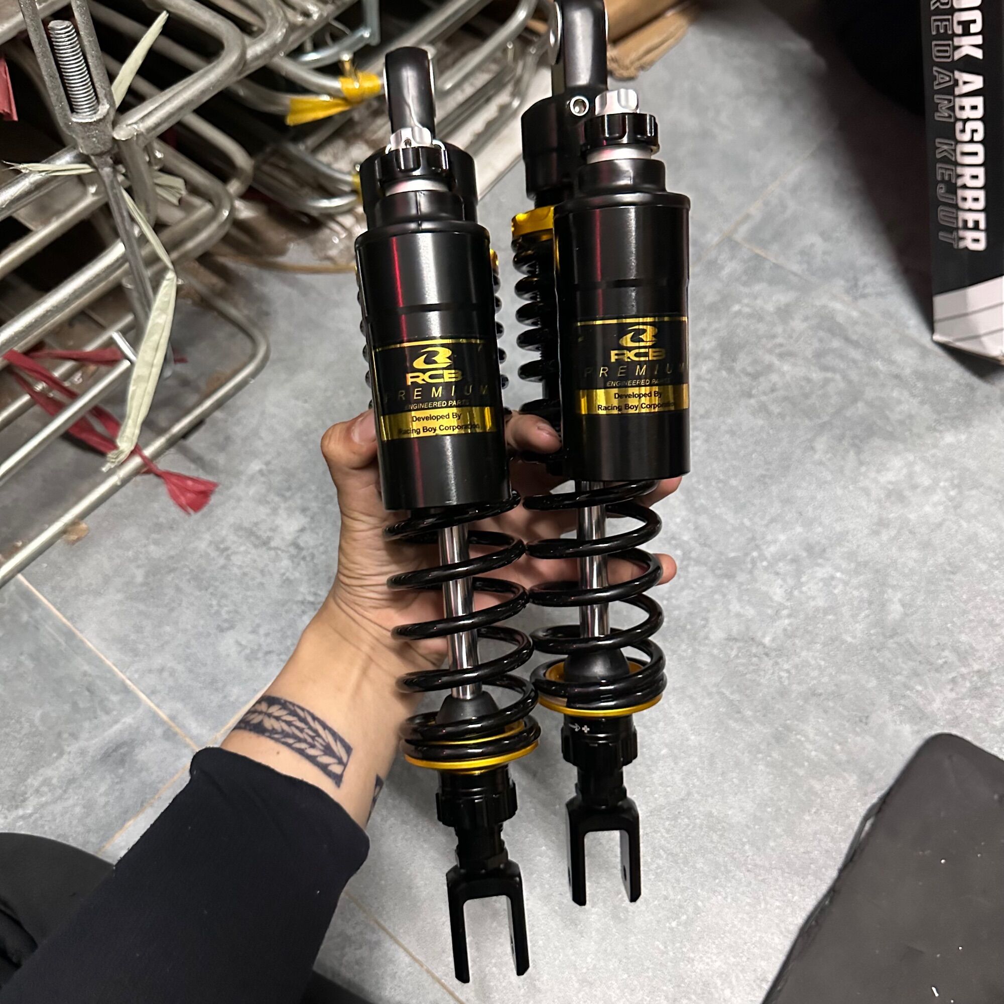 Phuộc nhún sau Rcb bình dầu gắn Sh việt
