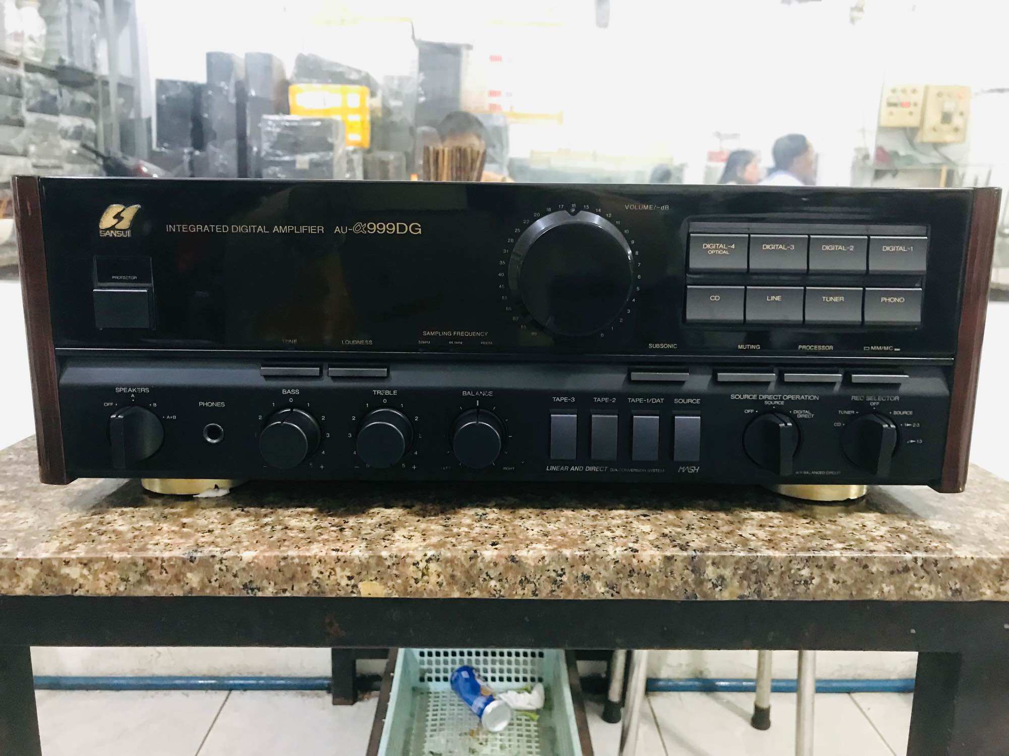 Freeship Amply Sansui AU-@999DG hàng bãi Nhật điện 100v công xuất 250w máy chạy 8 sò than đại zin mới đẹp.