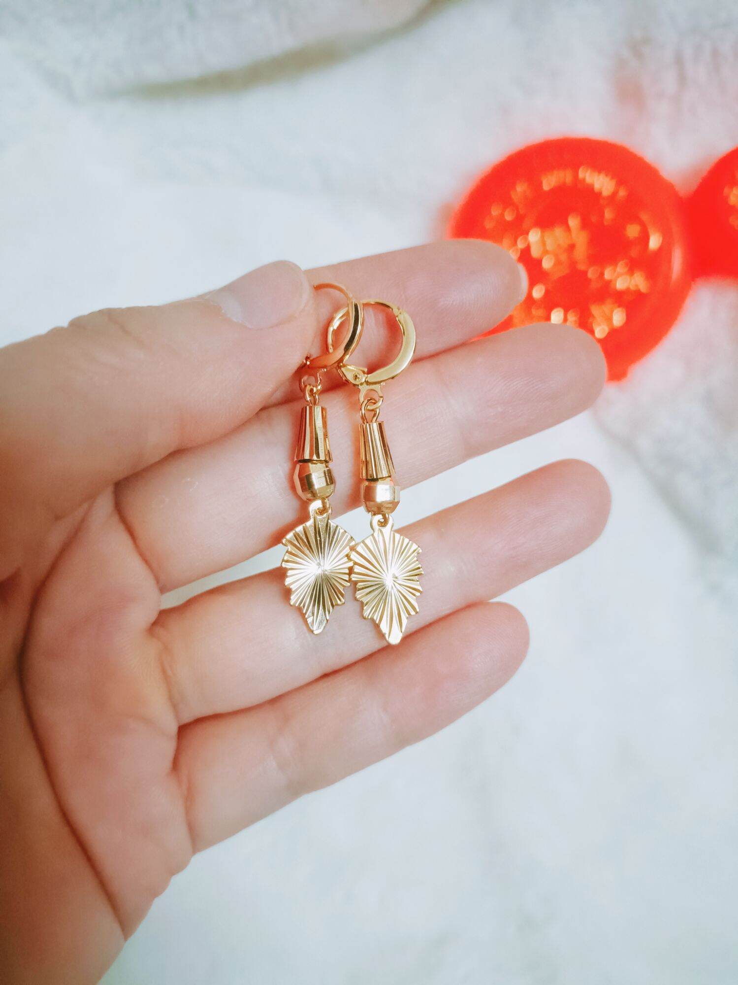 bông tai trang sức màu vàng giống 18k