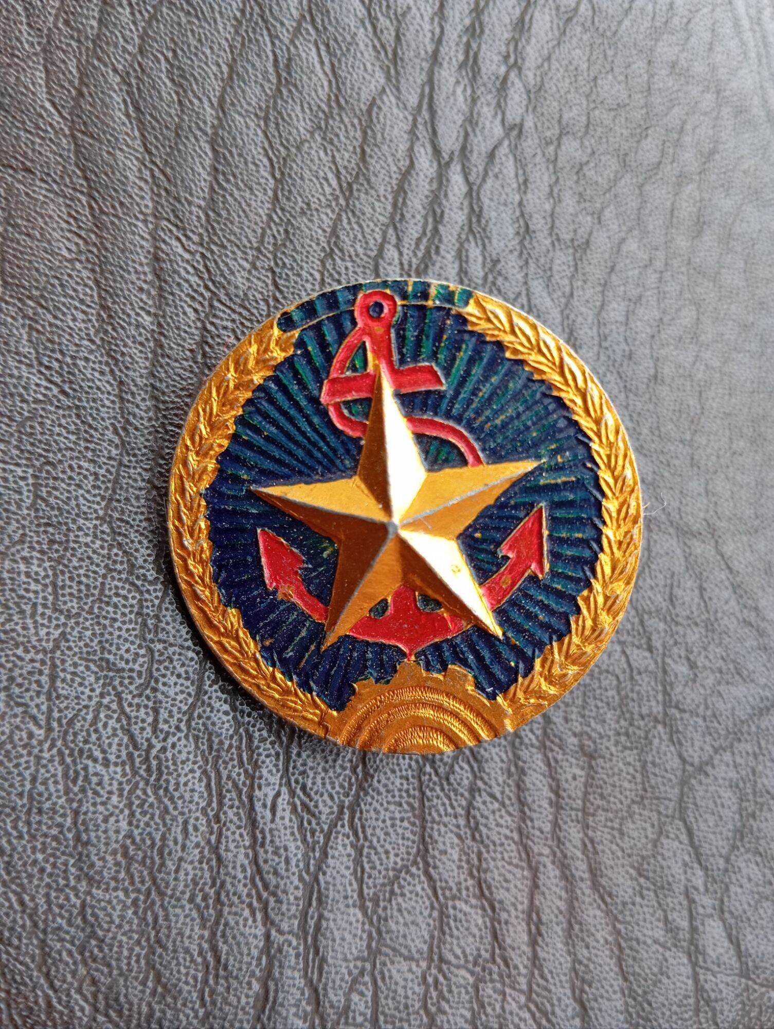 Sao mũ huy hiệu xanh đỏ sao cánh én, mỏ neo xưa