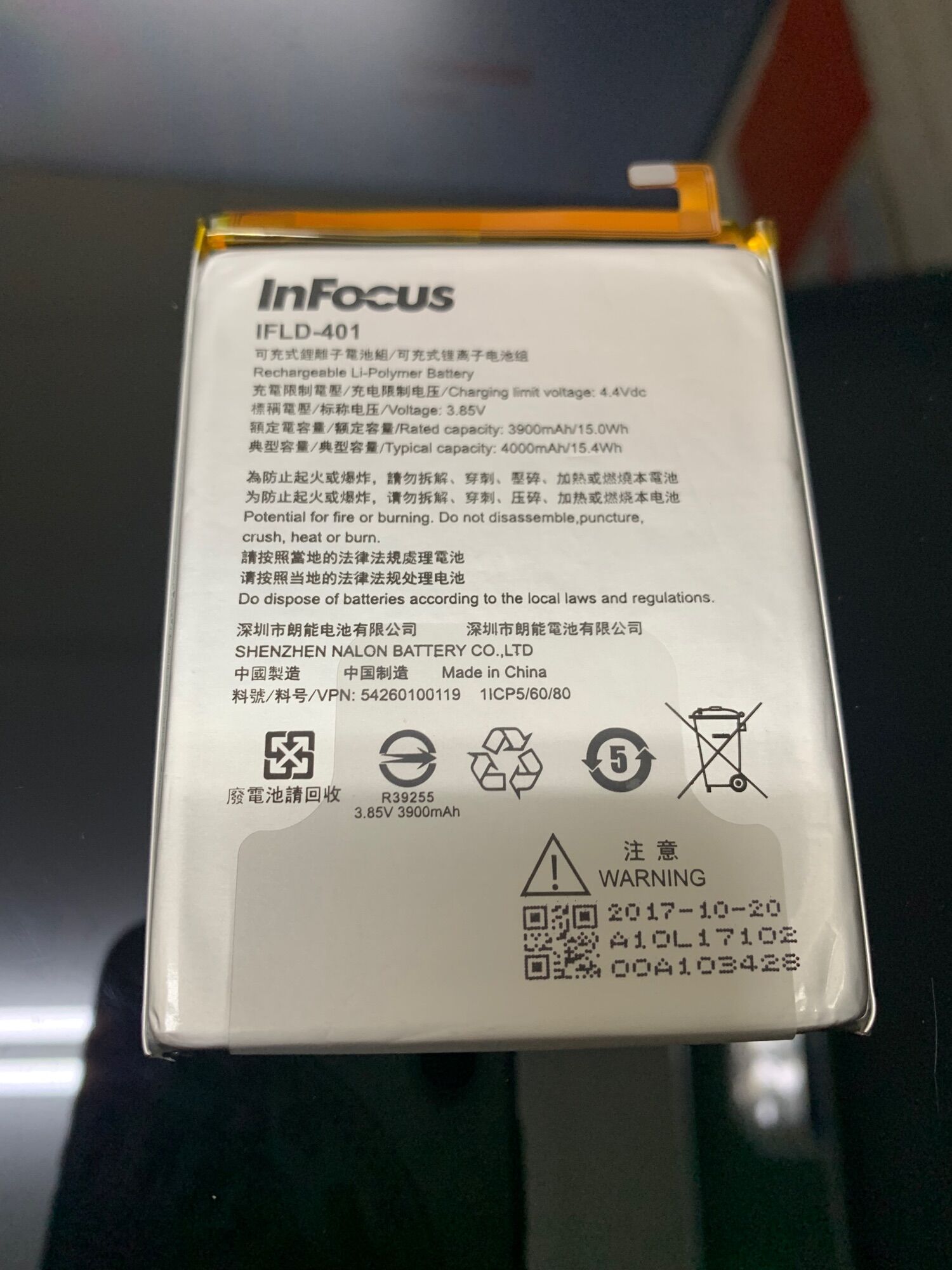 Pin sharp R1 mới