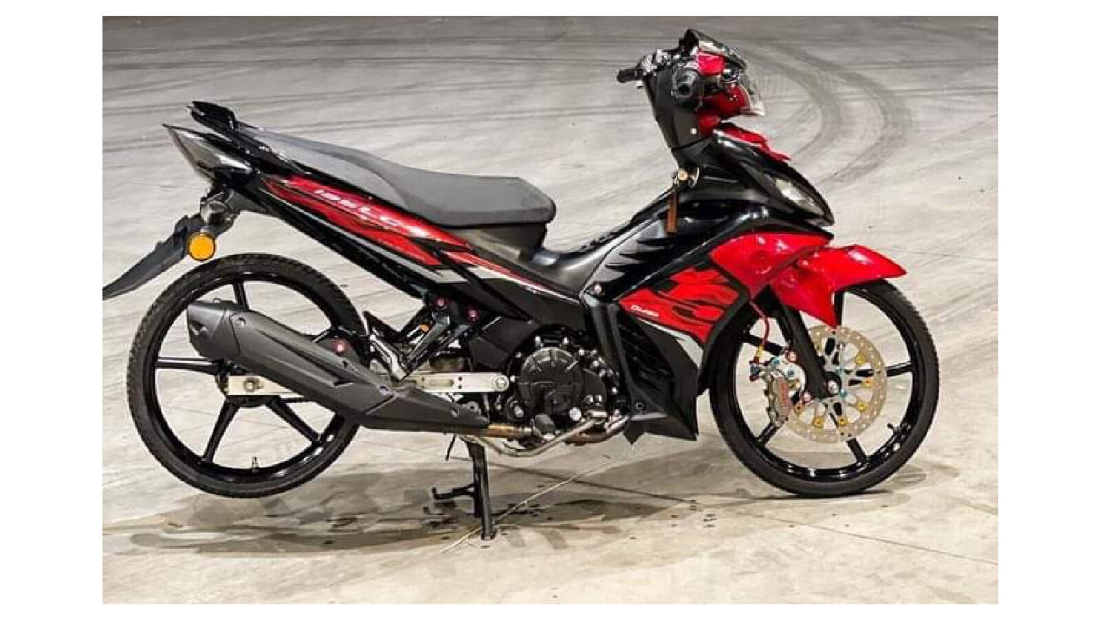 Tem lc 135 v7 đỏ đen