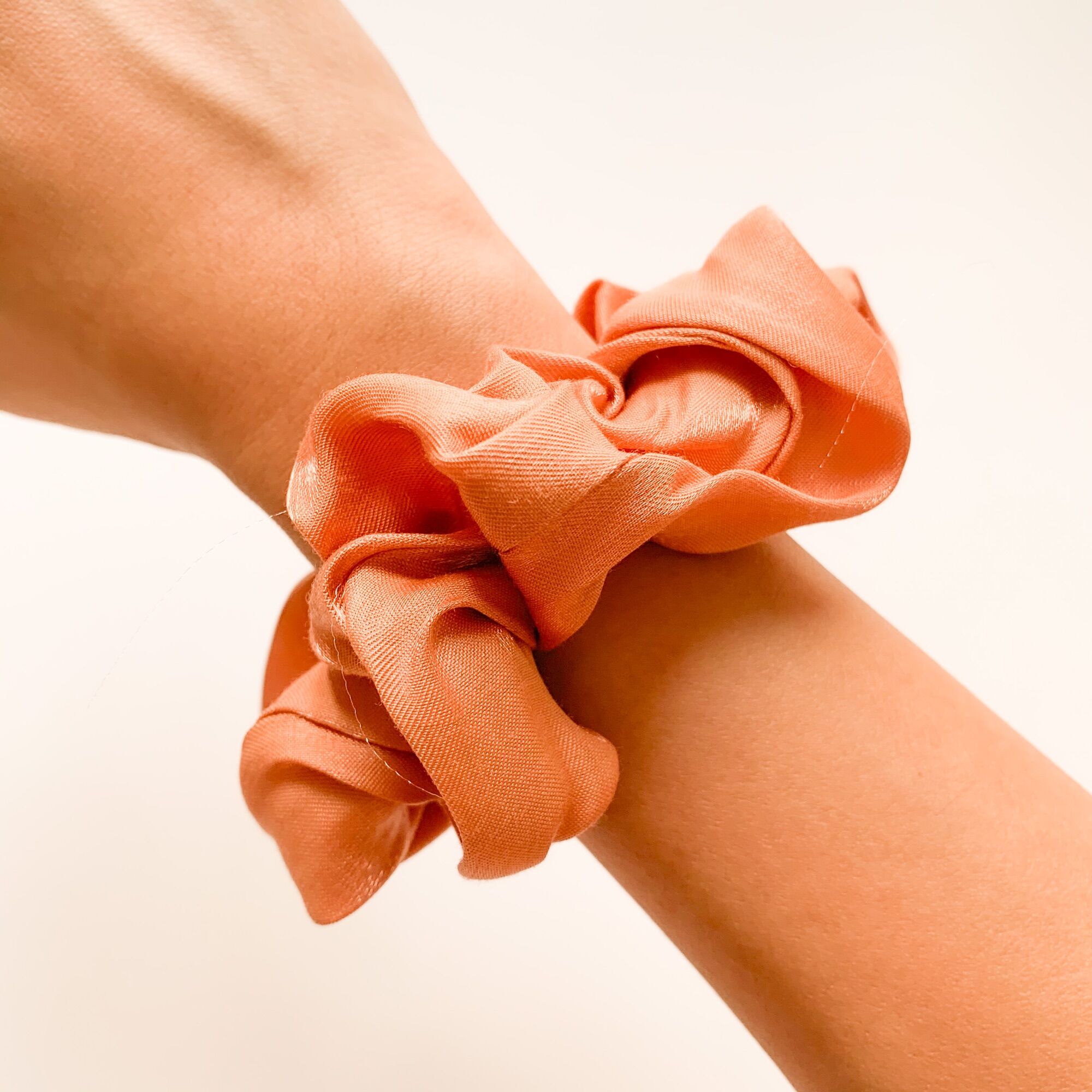 Scrunchies vải óng ánh size to