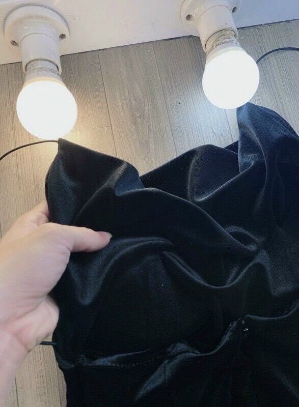 Váy nhung xẻ tà hở lưng cổ đổ - đầm nhung
