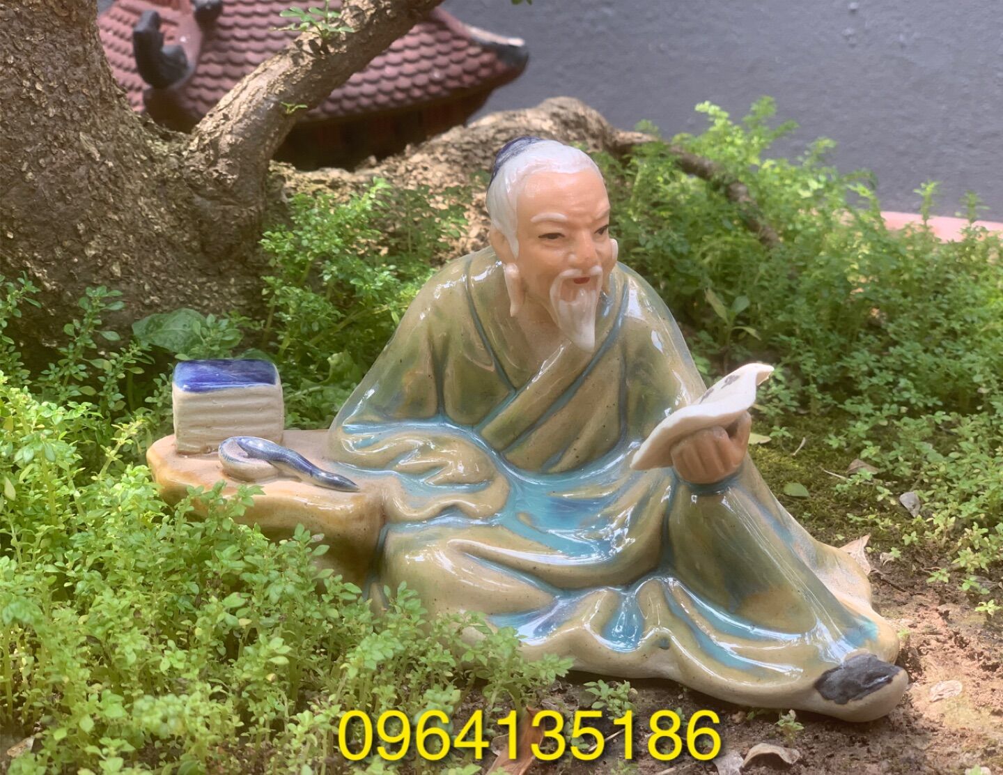 Tượng tiểu cảnh khổng tử đọc sách d18cm gốm sứ Bát Tràng