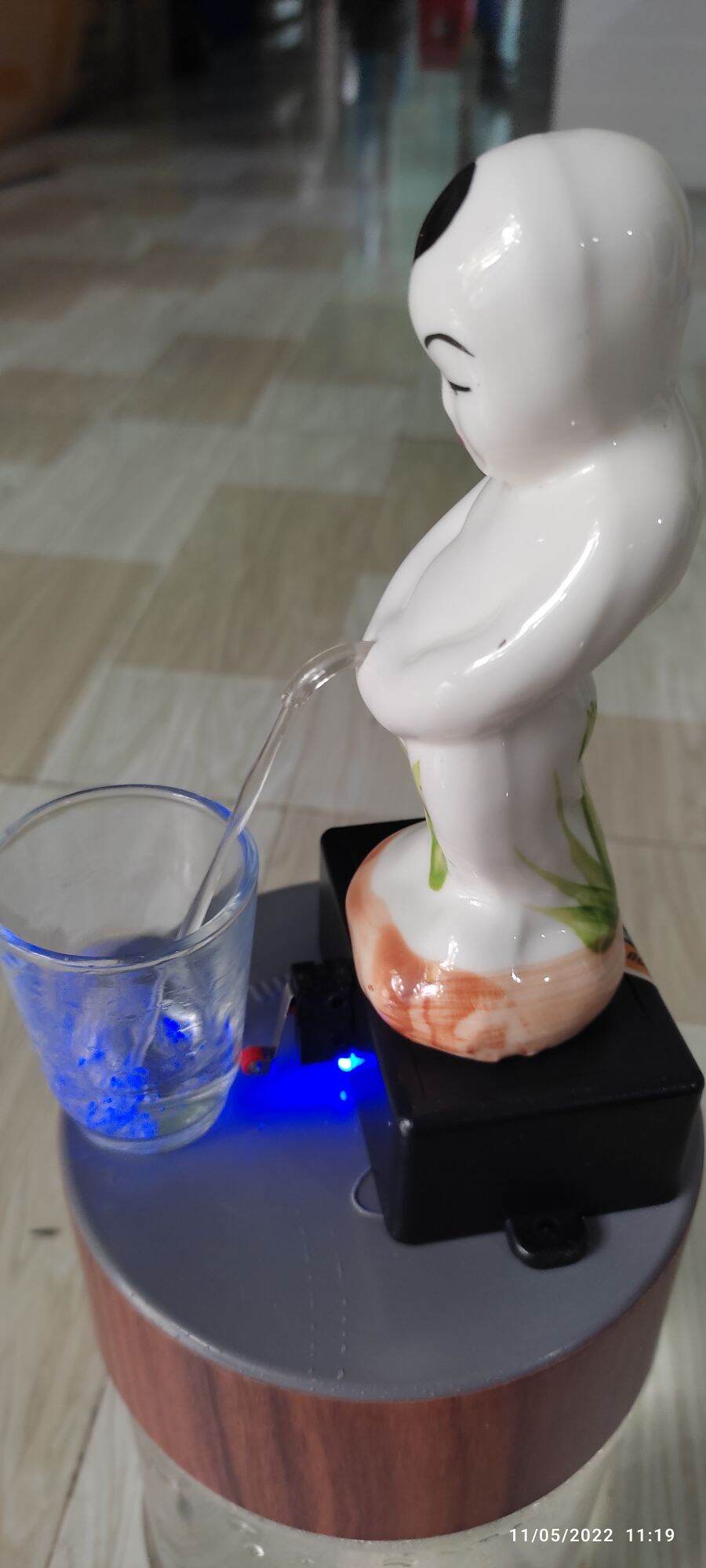 máy rót r,ượu chú tiểu tự động