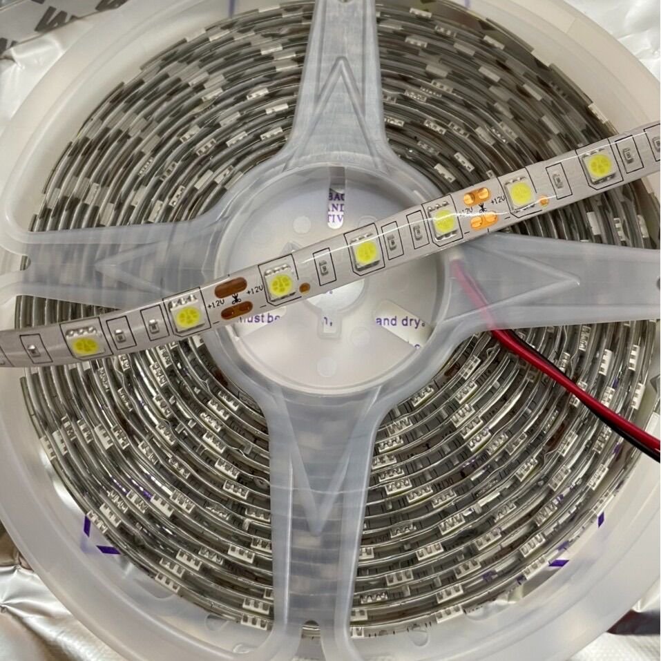 Cuộn led dây dán 5m 5050 siêu sáng có keo silicon 12v - led dây dán cuộn 5m có phủ keo silicon 5050 siêu sáng