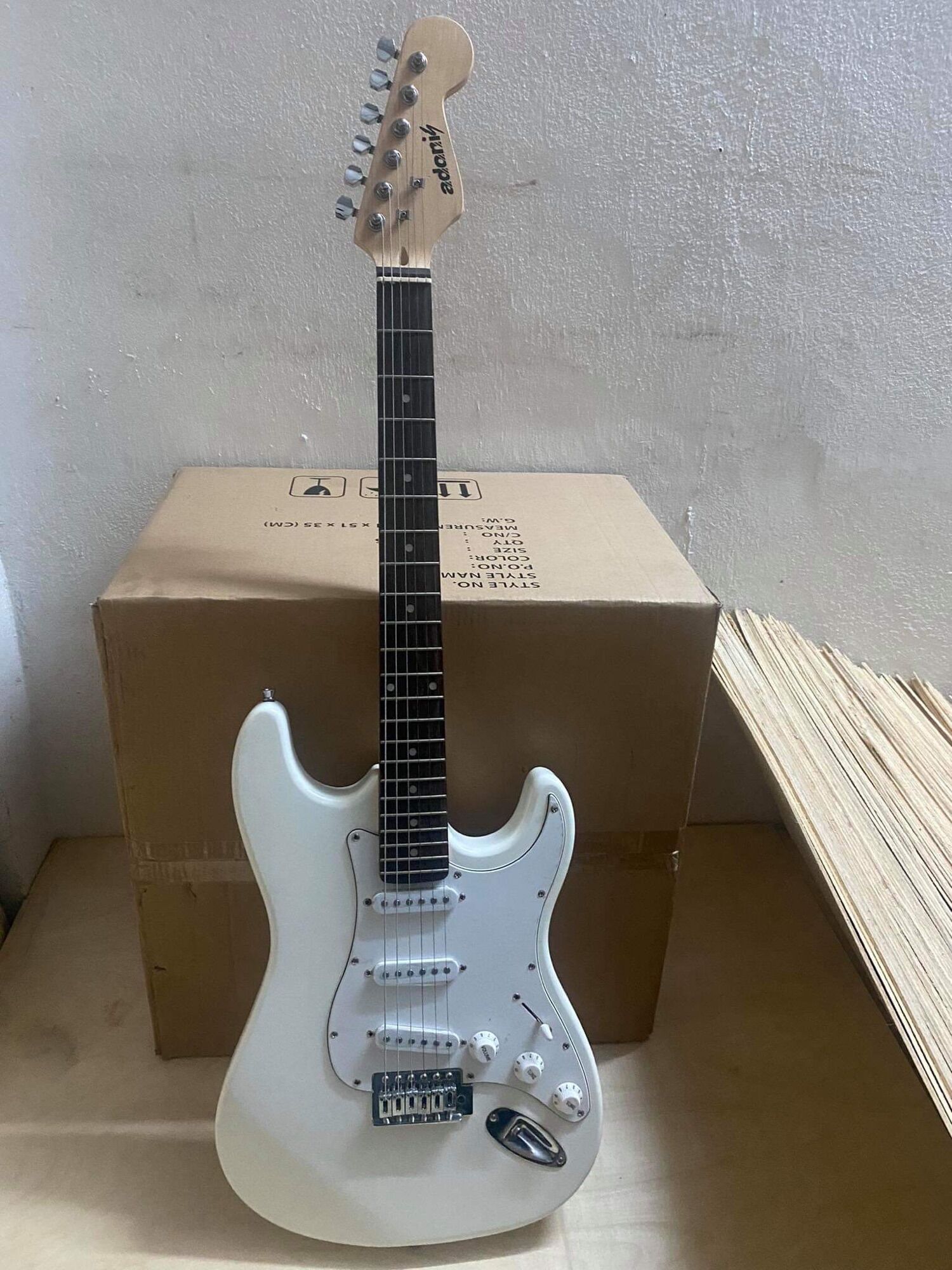 Guitar Điện Adonis