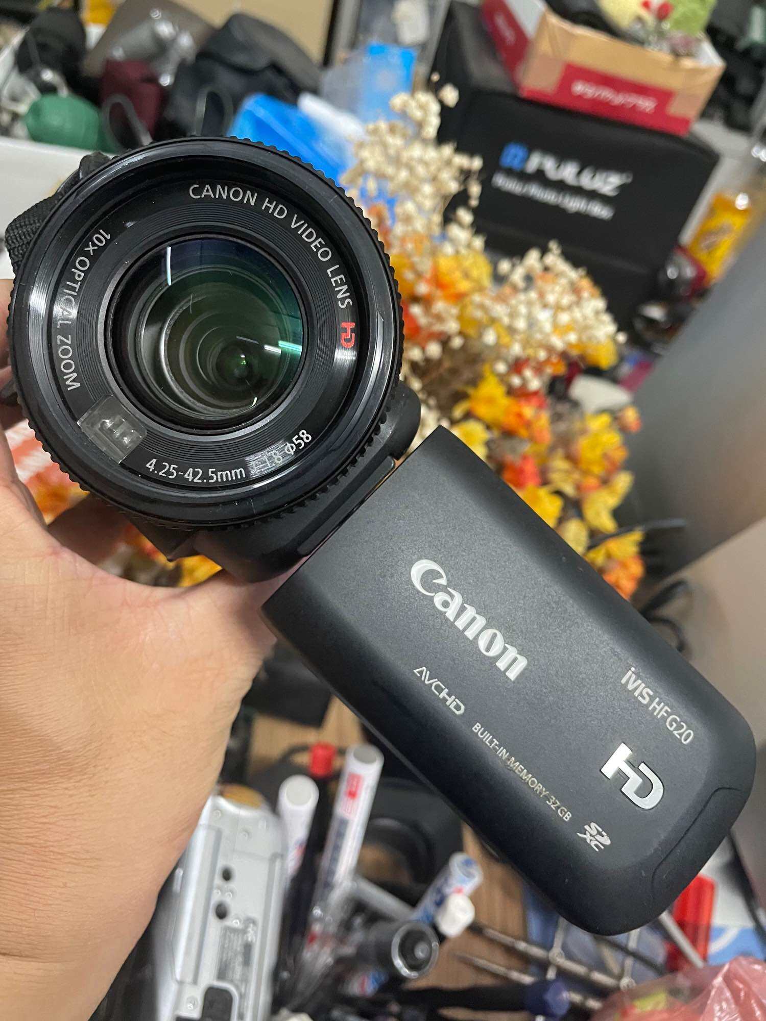Máy quay phim cầm tay Canon IVIS HF G20