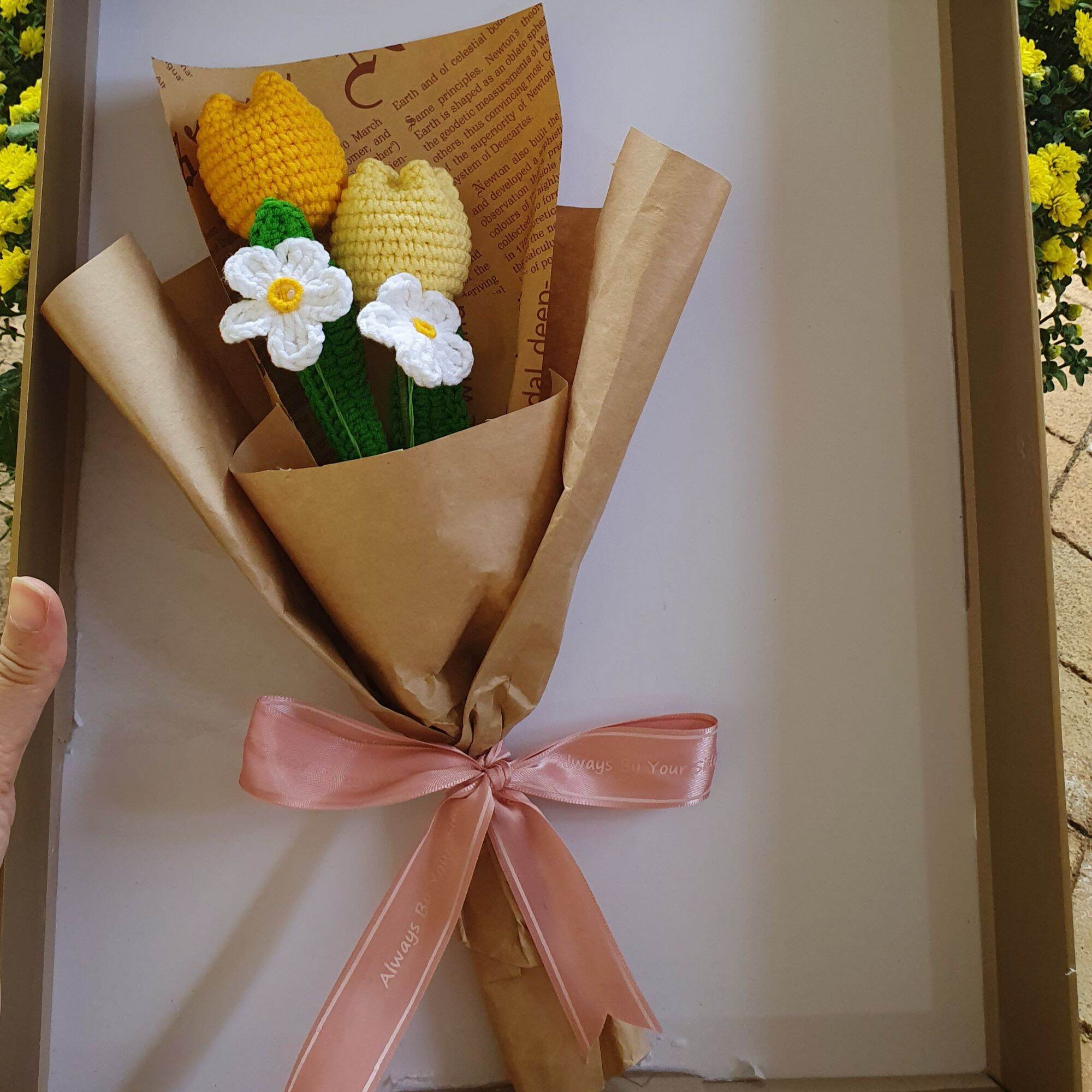 Bó hoa len tulip handmade xinh xắn