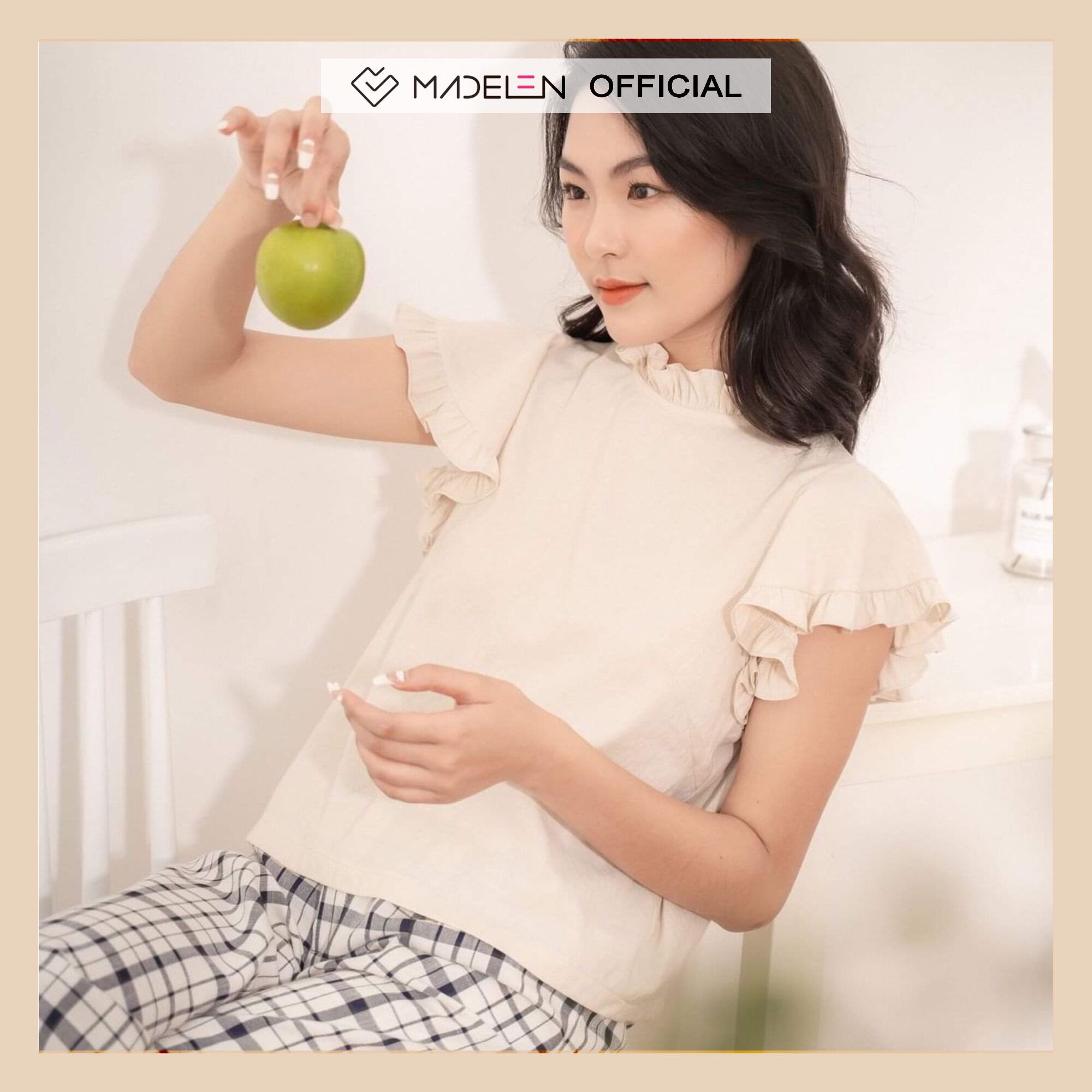 Áo cổ nhún bèo
