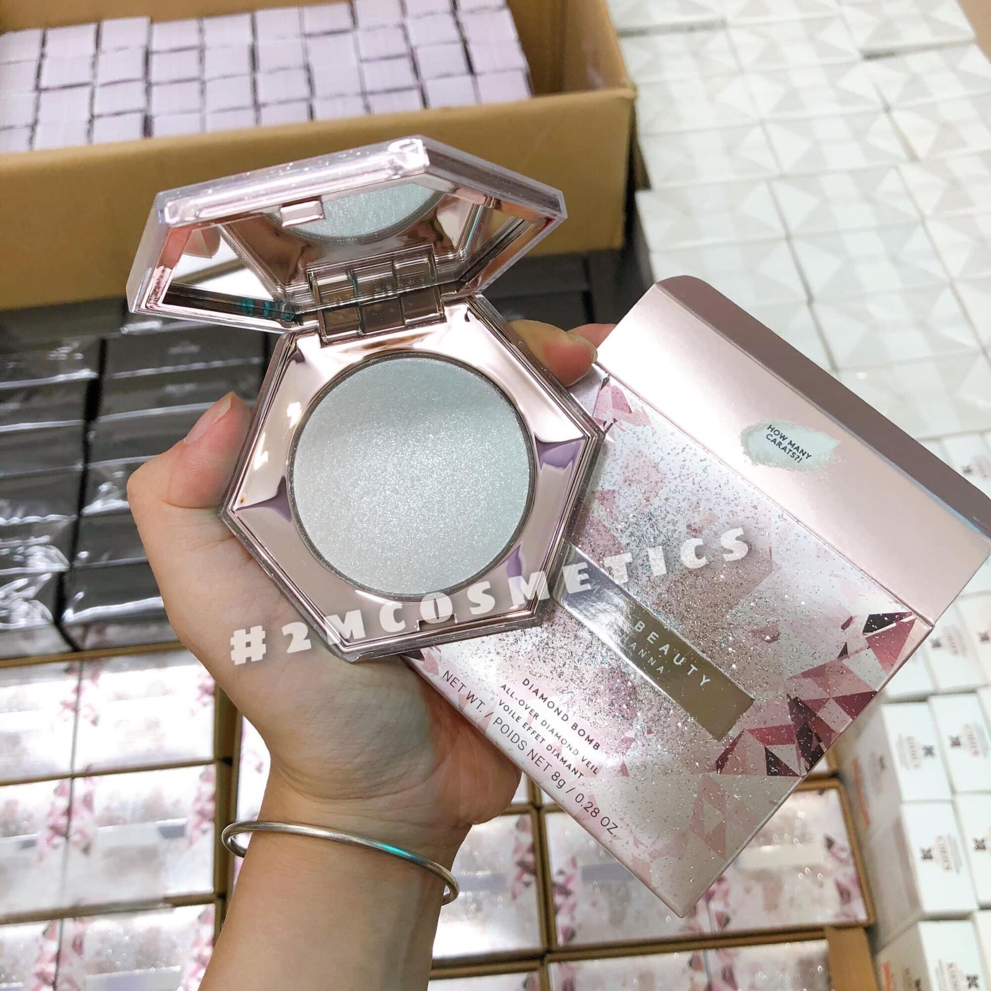 ✨✨Phấn nhũ bắt sáng Highlight Fenty beauty Diamond Bomb✨✨