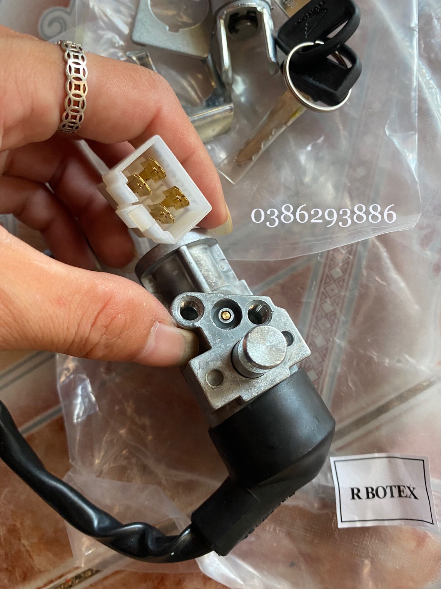 Bộ khoá dream 2 cạnh kèm khoá yên