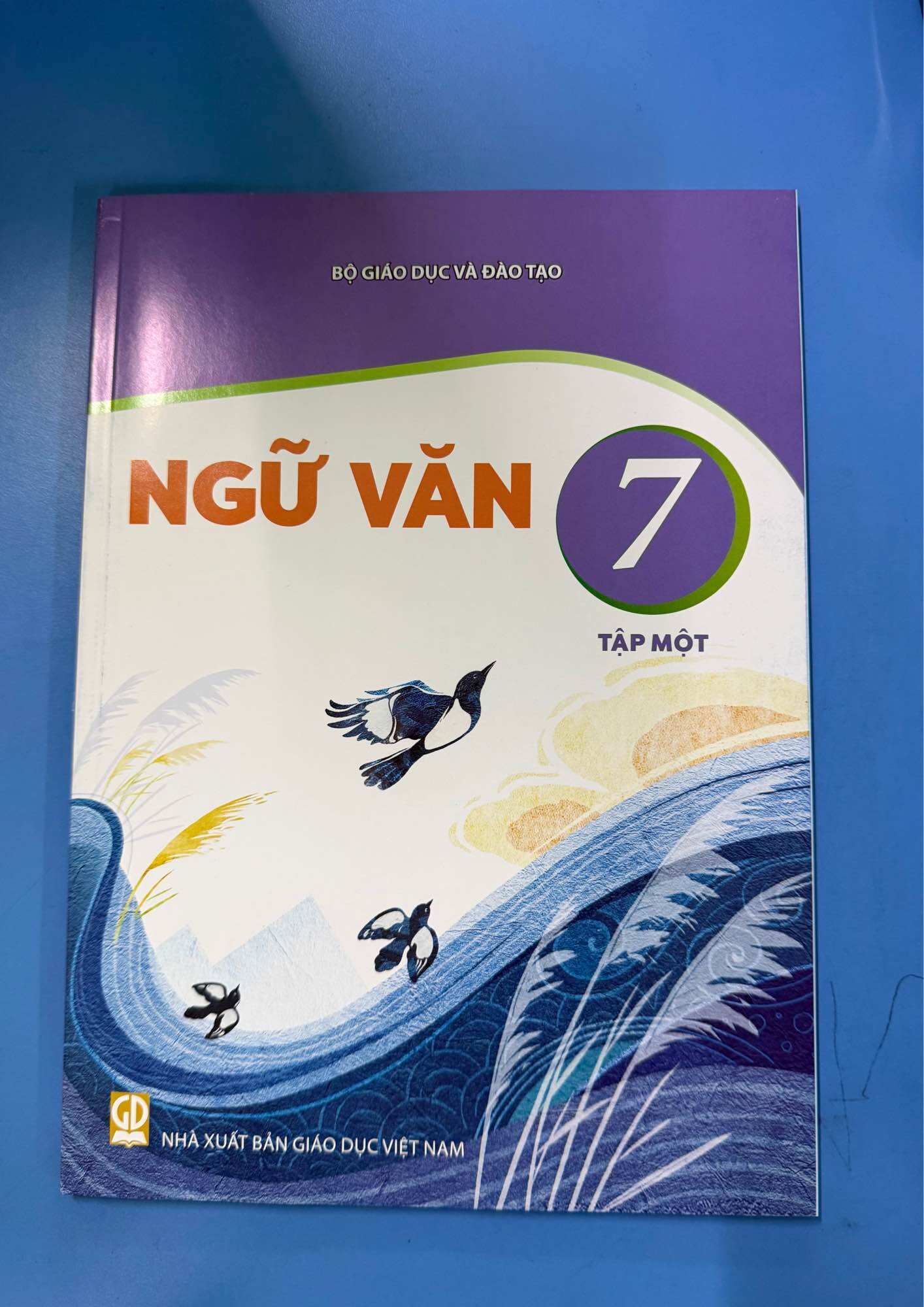 Sách giáo khoa Ngữ Văn 7- tập một- Kết Nối Tri Thức Với Cuộc Sống (Kèm nilon bọc sách, nhãn tên)