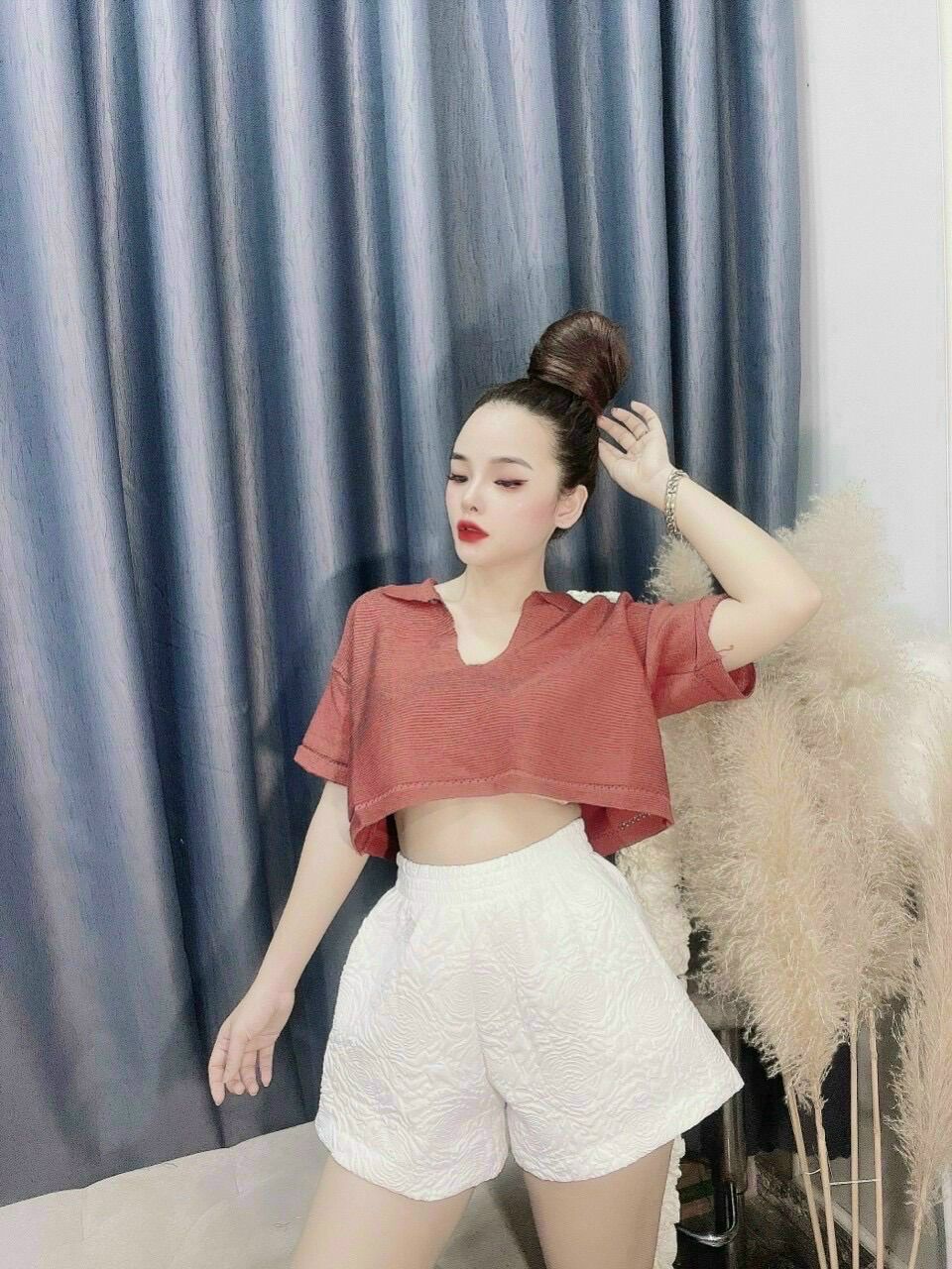 Áo Croptop Cổ Bẻ Khoét Bự