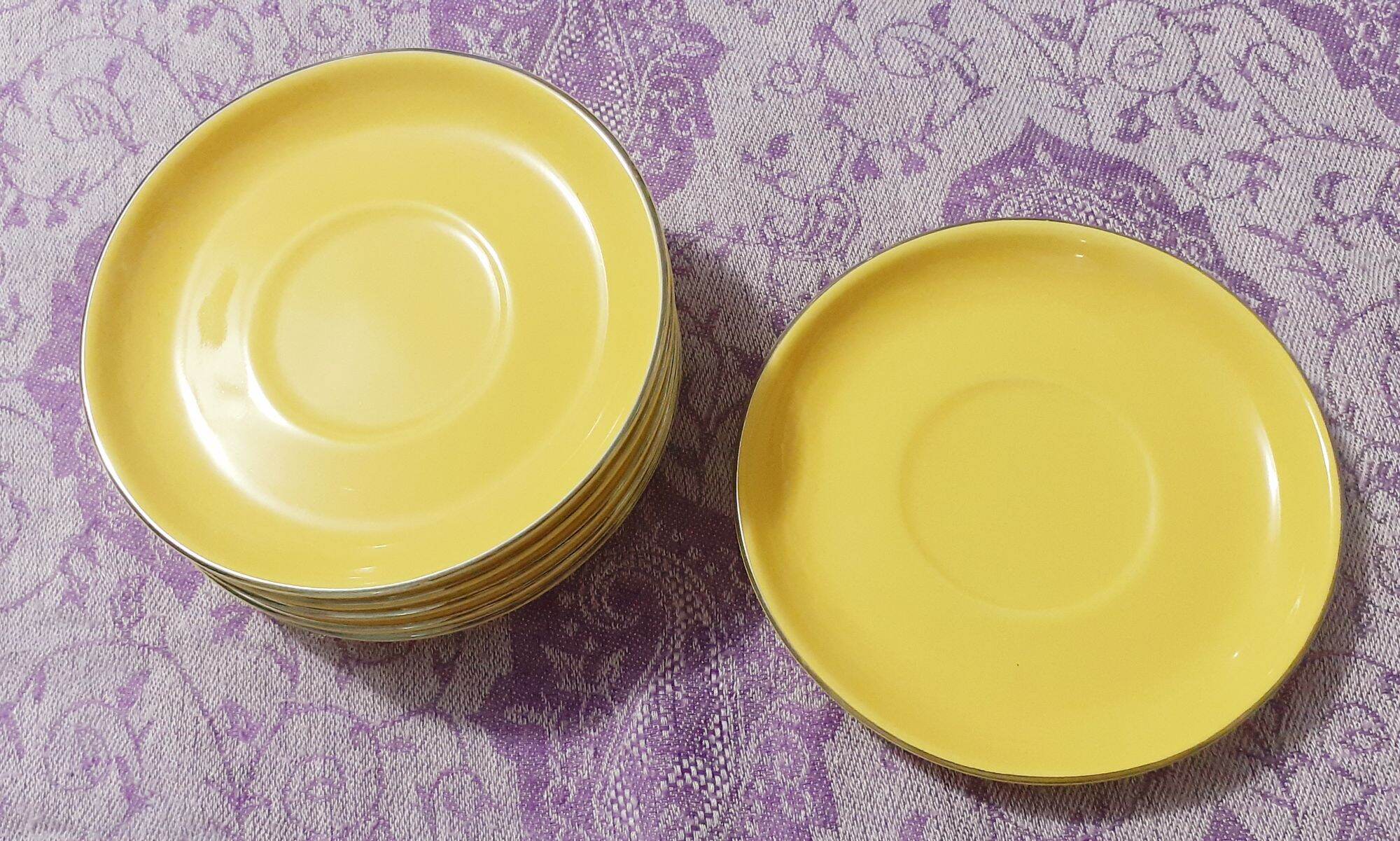 Đĩa gốm sứ màu vàng viền bạc 11cm