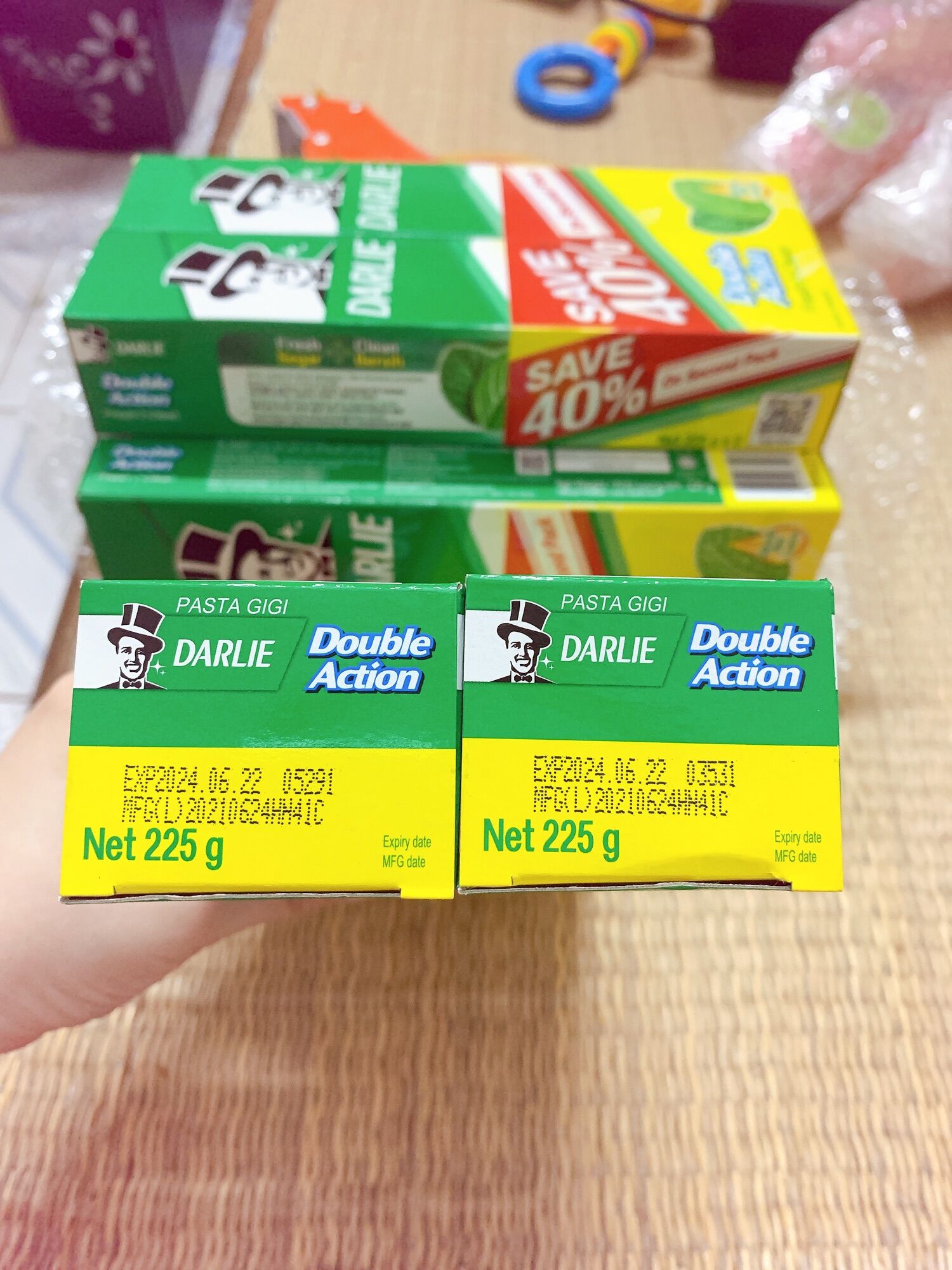 Combo 2 Kem Đánh Răng Ông Tây Đen DARLIE MINT 225G